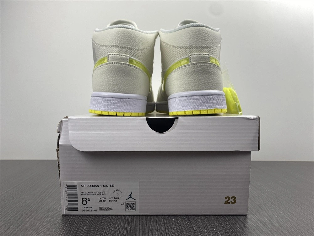 FlexibleFit Air Jordan 1 Mid SE Voltage Yellow DB2822- 1698