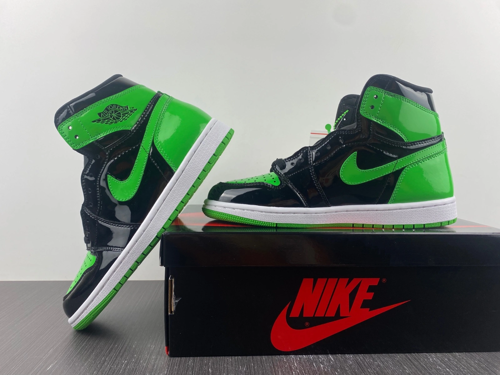 HighPerformance Air Jordan 1 Pine Green 555088- 1615