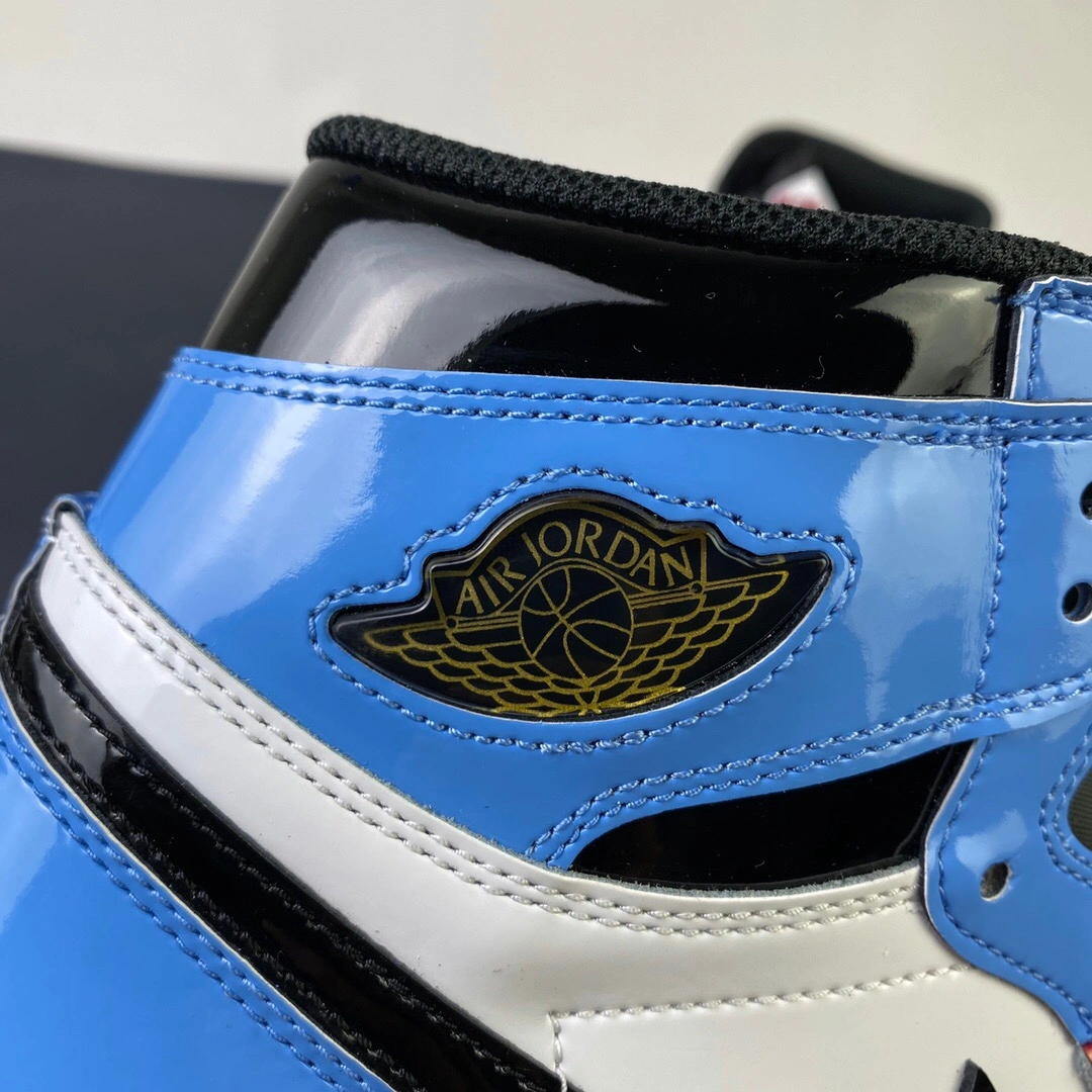 FreshLook Air Jordan 1 Retro High Fearless UNC Chicago CK5666- 1706