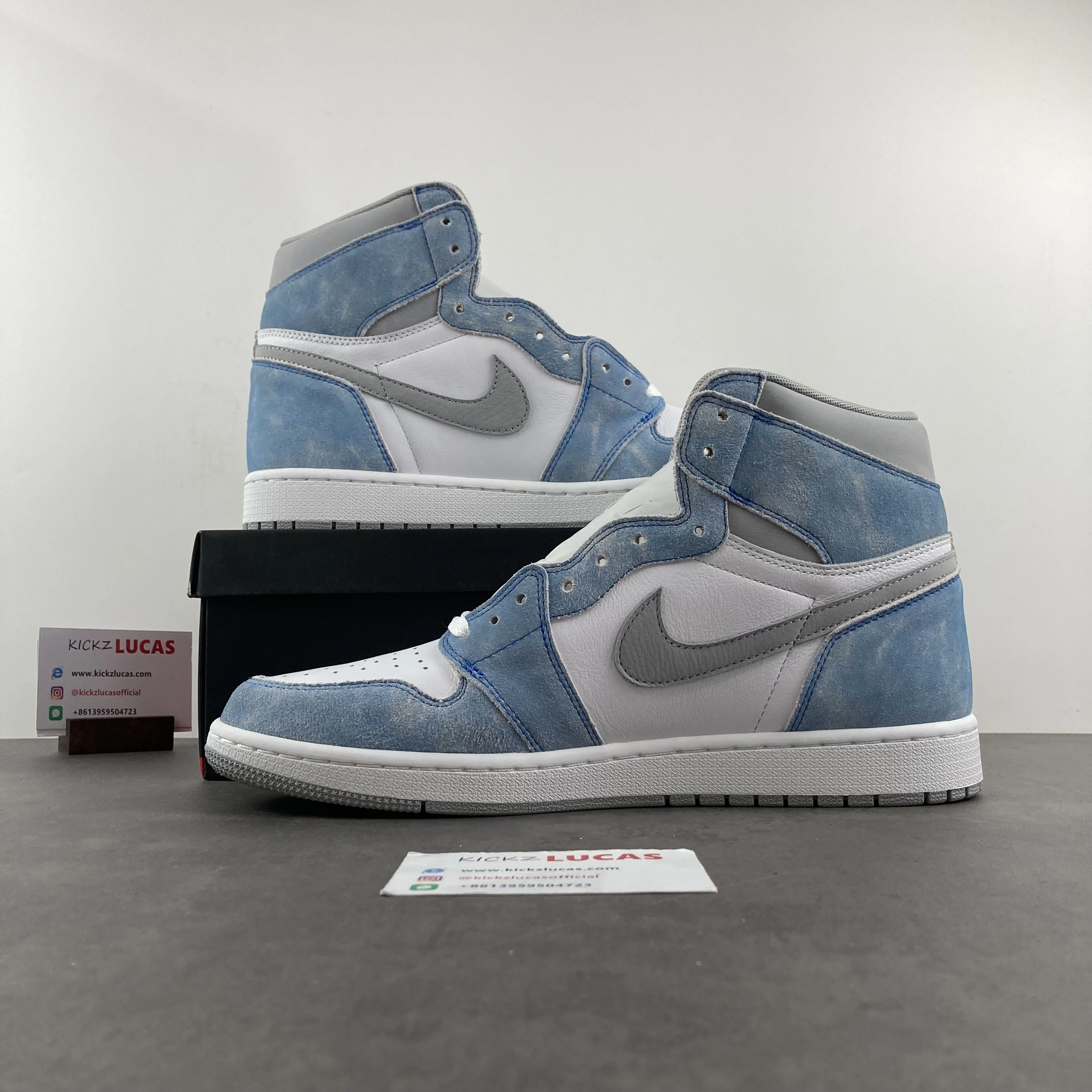 Air Jordan 1 Retro High Hyper Royal Smoke Grey 555088- NewStyle 1752