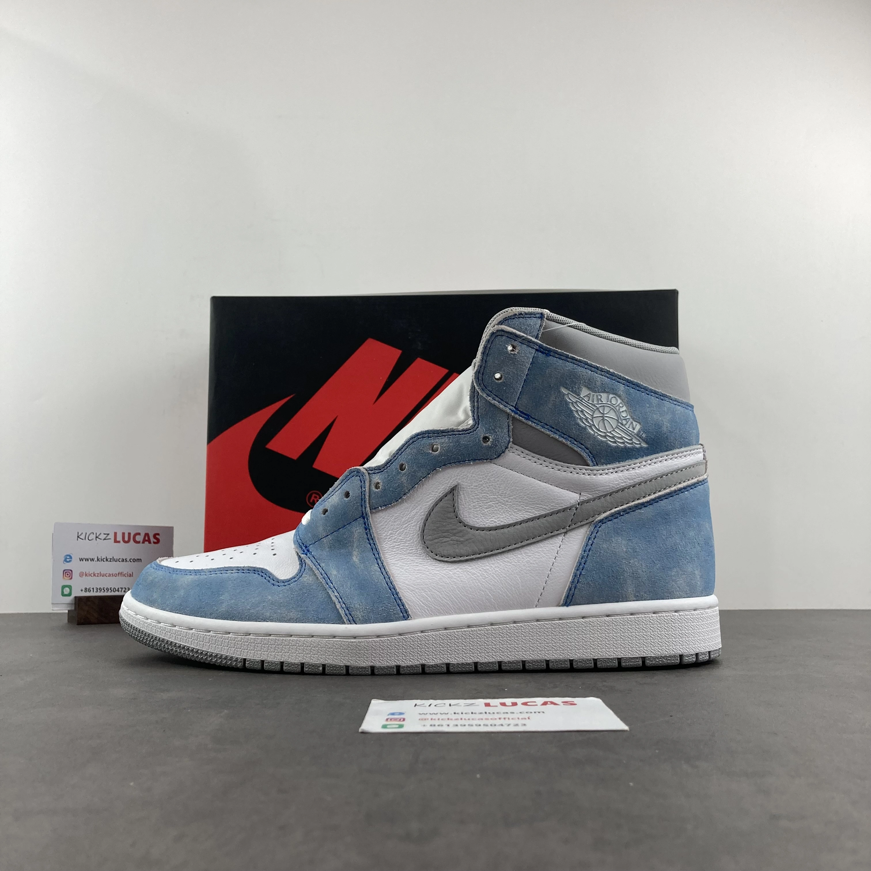 Air Jordan 1 Retro High Hyper Royal Smoke Grey 555088- NewStyle 1752