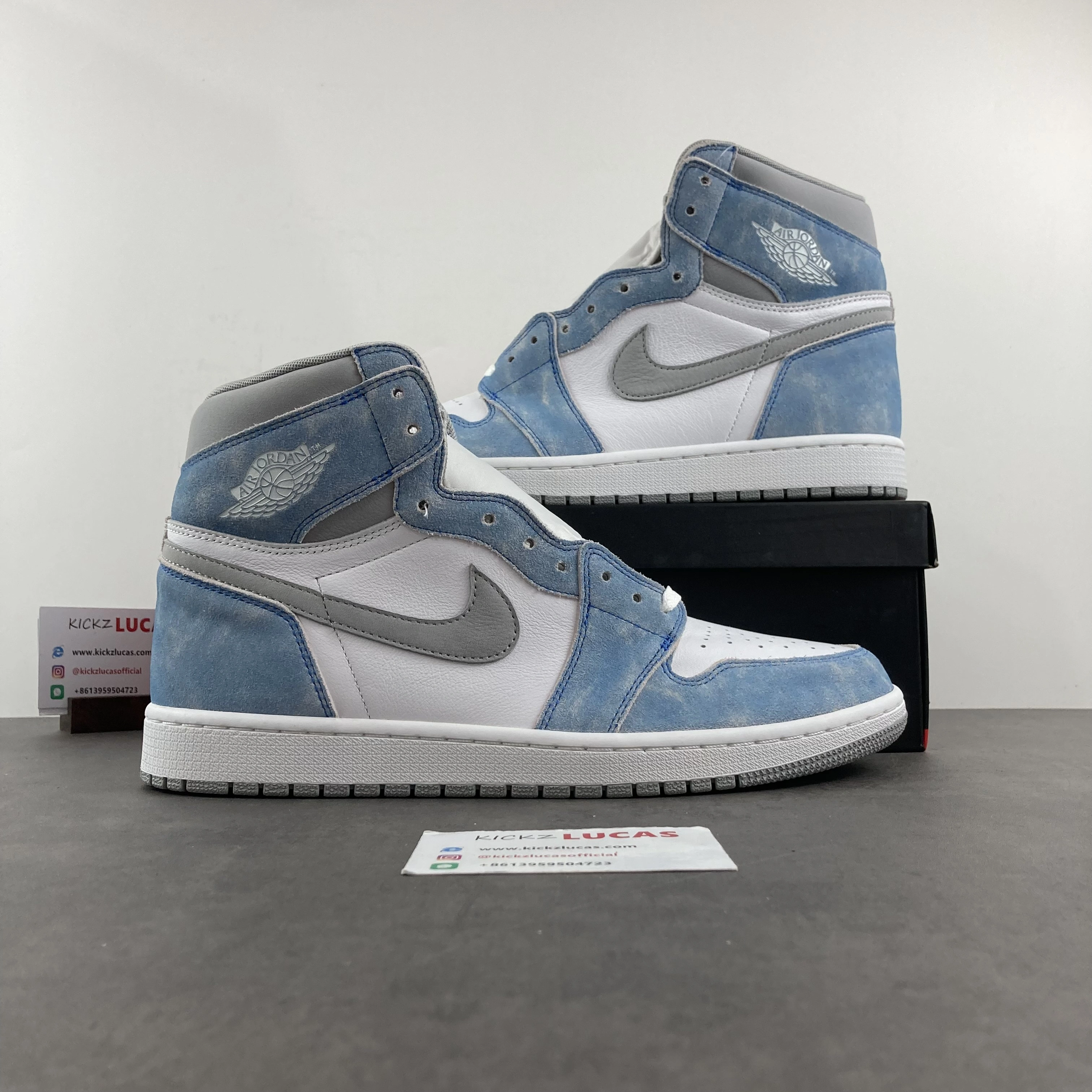 Air Jordan 1 Retro High Hyper Royal Smoke Grey 555088- NewStyle 1752