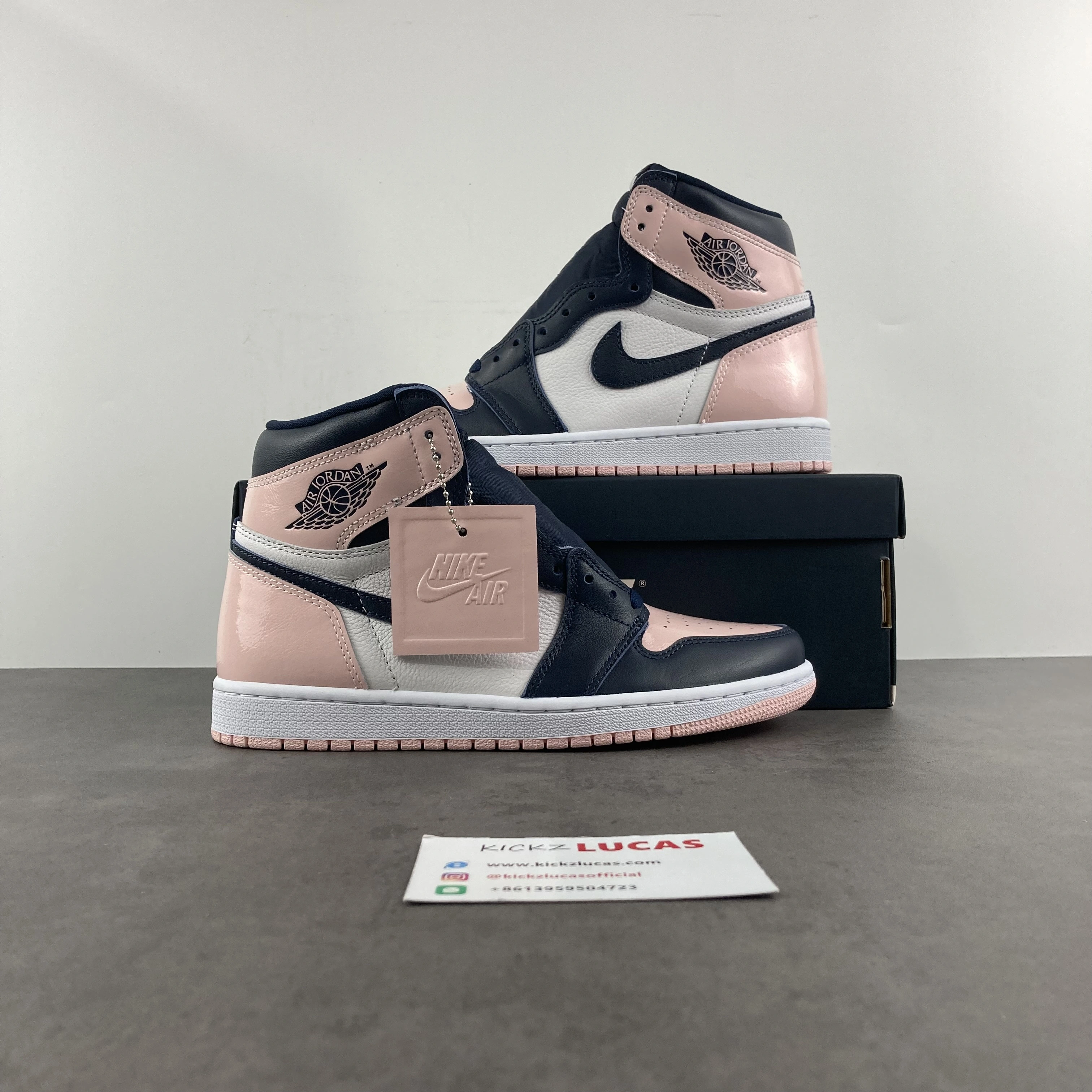 Contemporary Air Jordan 1 Retro High OG Atmosphere DD9335- 1701