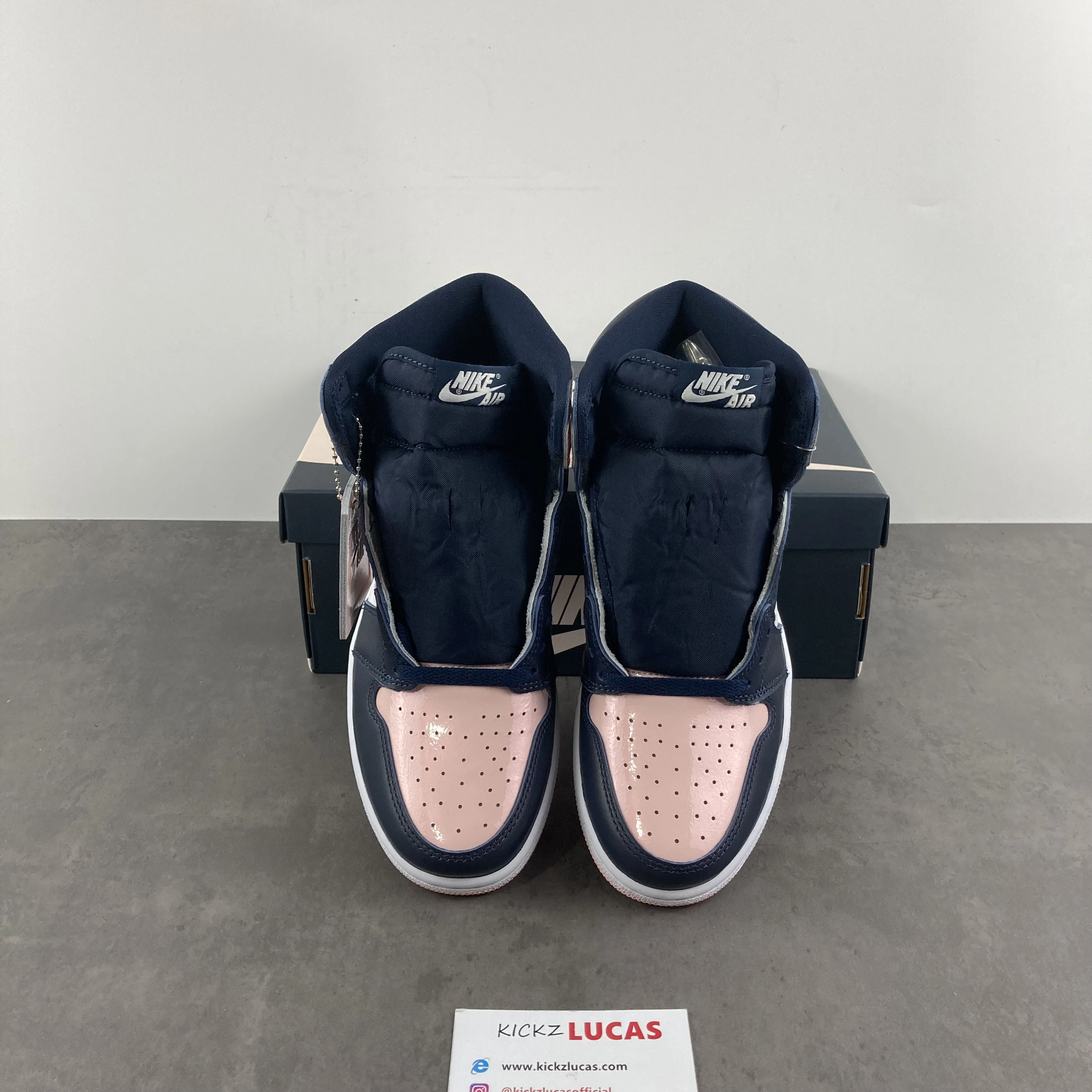 Contemporary Air Jordan 1 Retro High OG Atmosphere DD9335- 1701