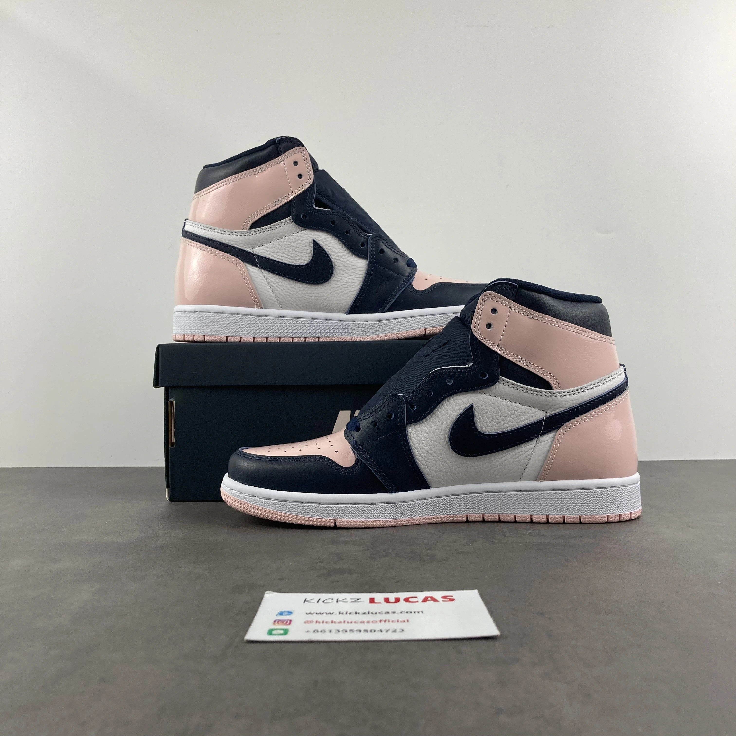 Contemporary Air Jordan 1 Retro High OG Atmosphere DD9335- 1701