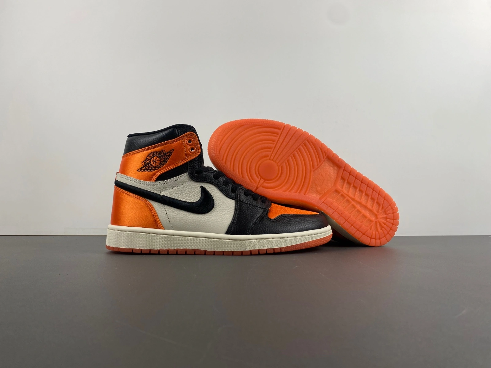 DailyWear Air Jordan 1 Retro High OG Satin Shattered Backboard AV3725- 1363