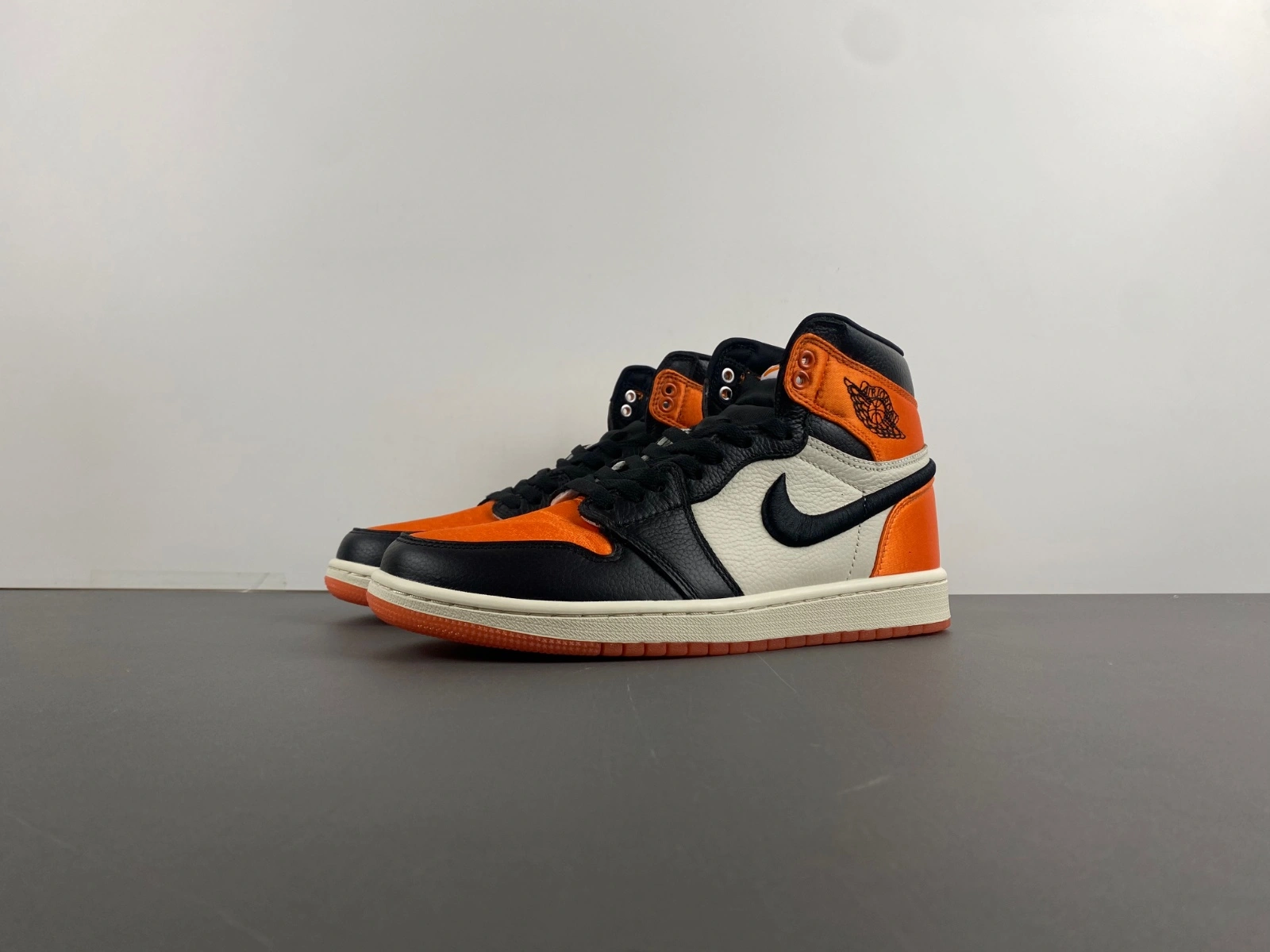 DailyWear Air Jordan 1 Retro High OG Satin Shattered Backboard AV3725- 1363