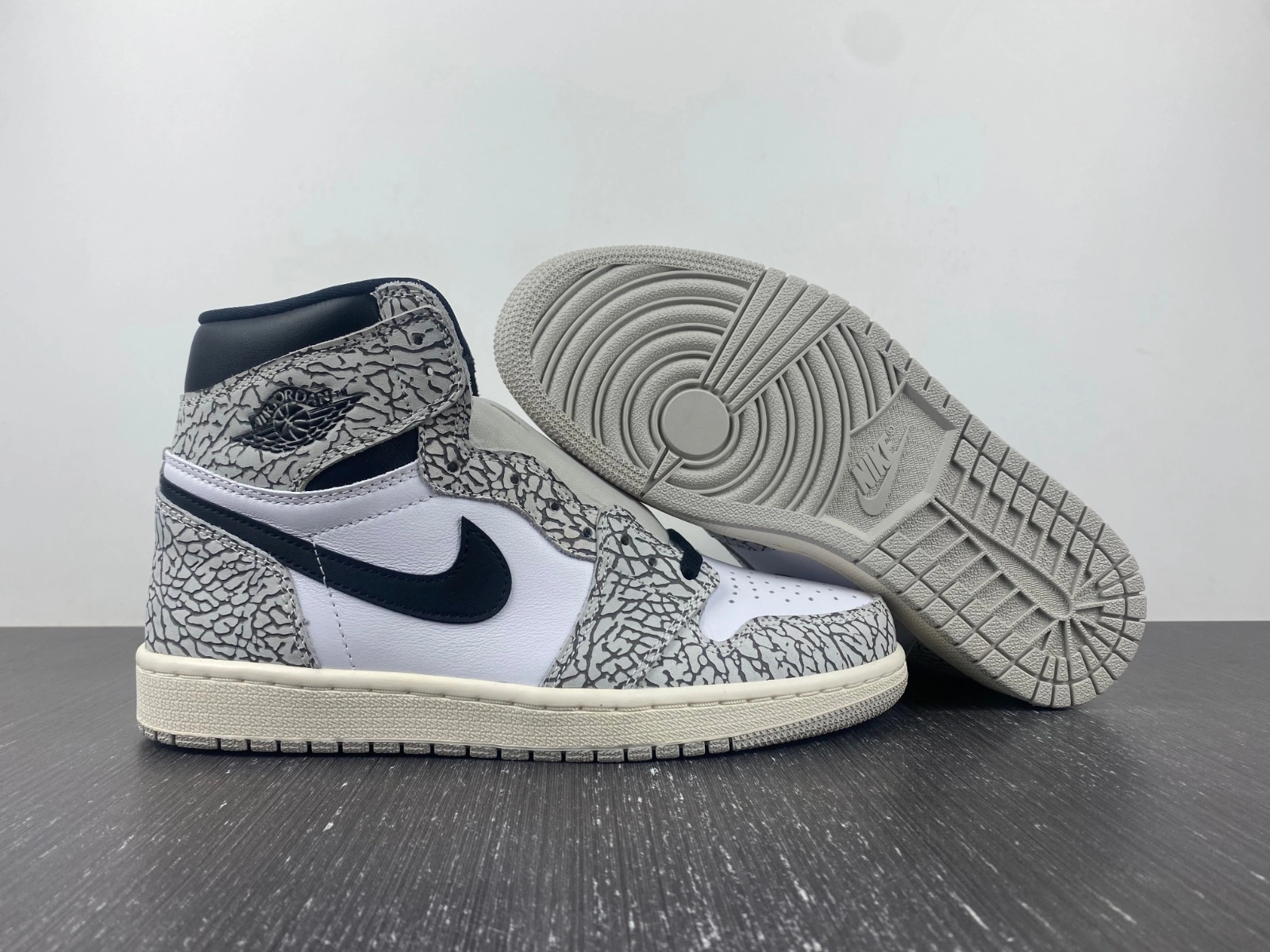 Air Jordan 1 Retro High OG White Cement Style DZ5485- Cozy 1610