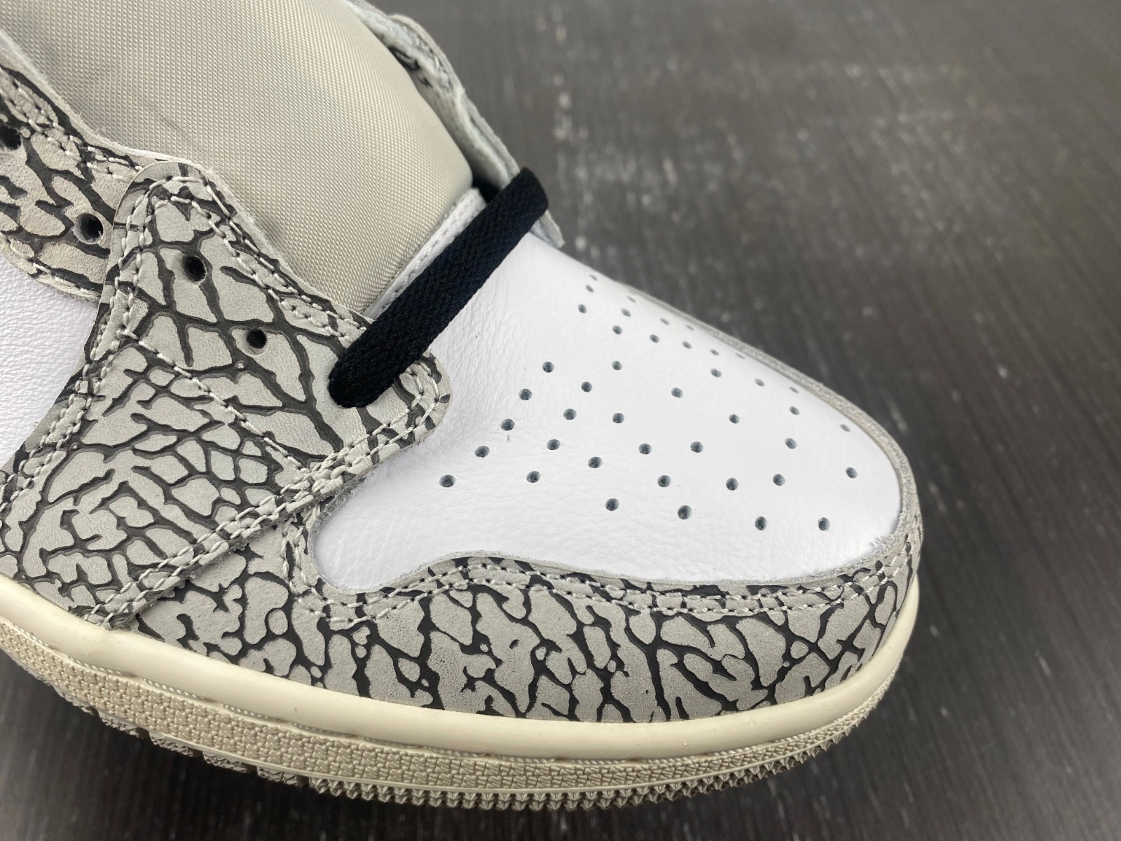 Air Jordan 1 Retro High OG White Cement Style DZ5485- Cozy 1610
