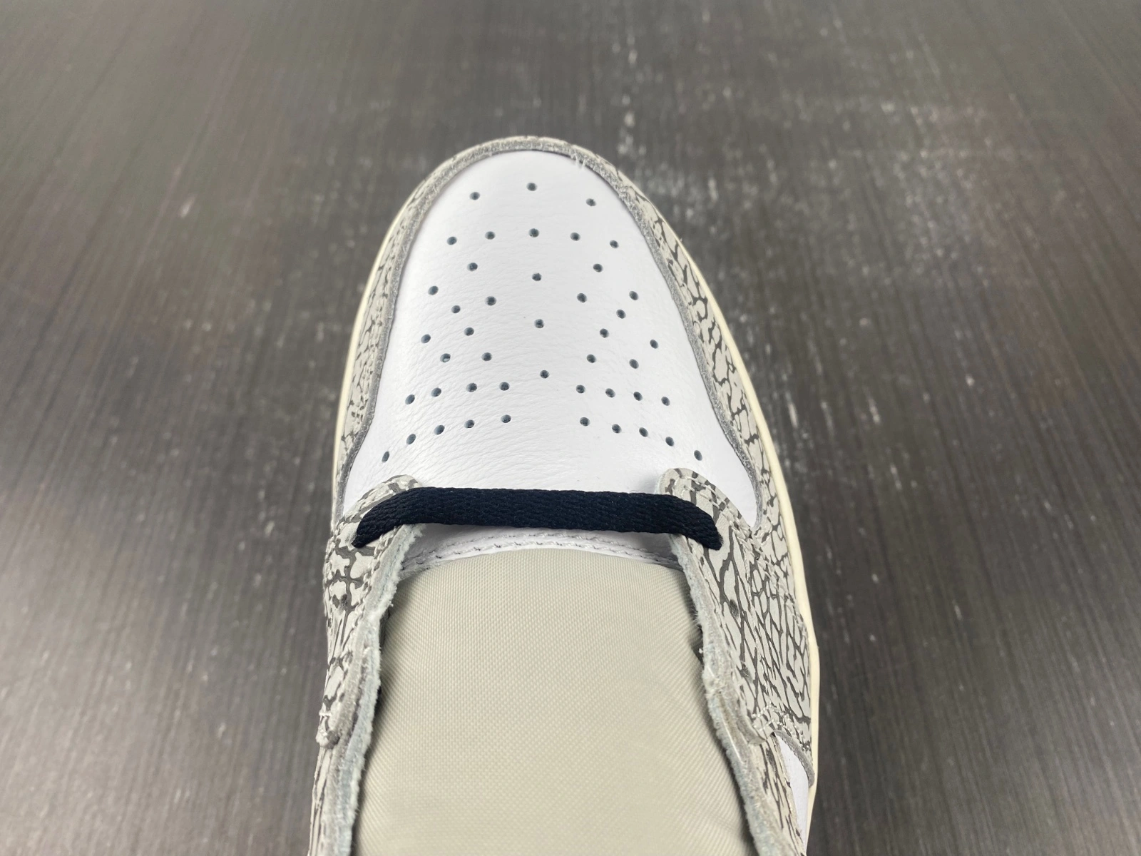 Air Jordan 1 Retro High OG White Cement Style DZ5485- Cozy 1610