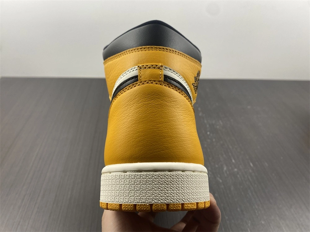 Flexible Air Jordan 1 Retro High OG Yellow Toe 555088- 1675