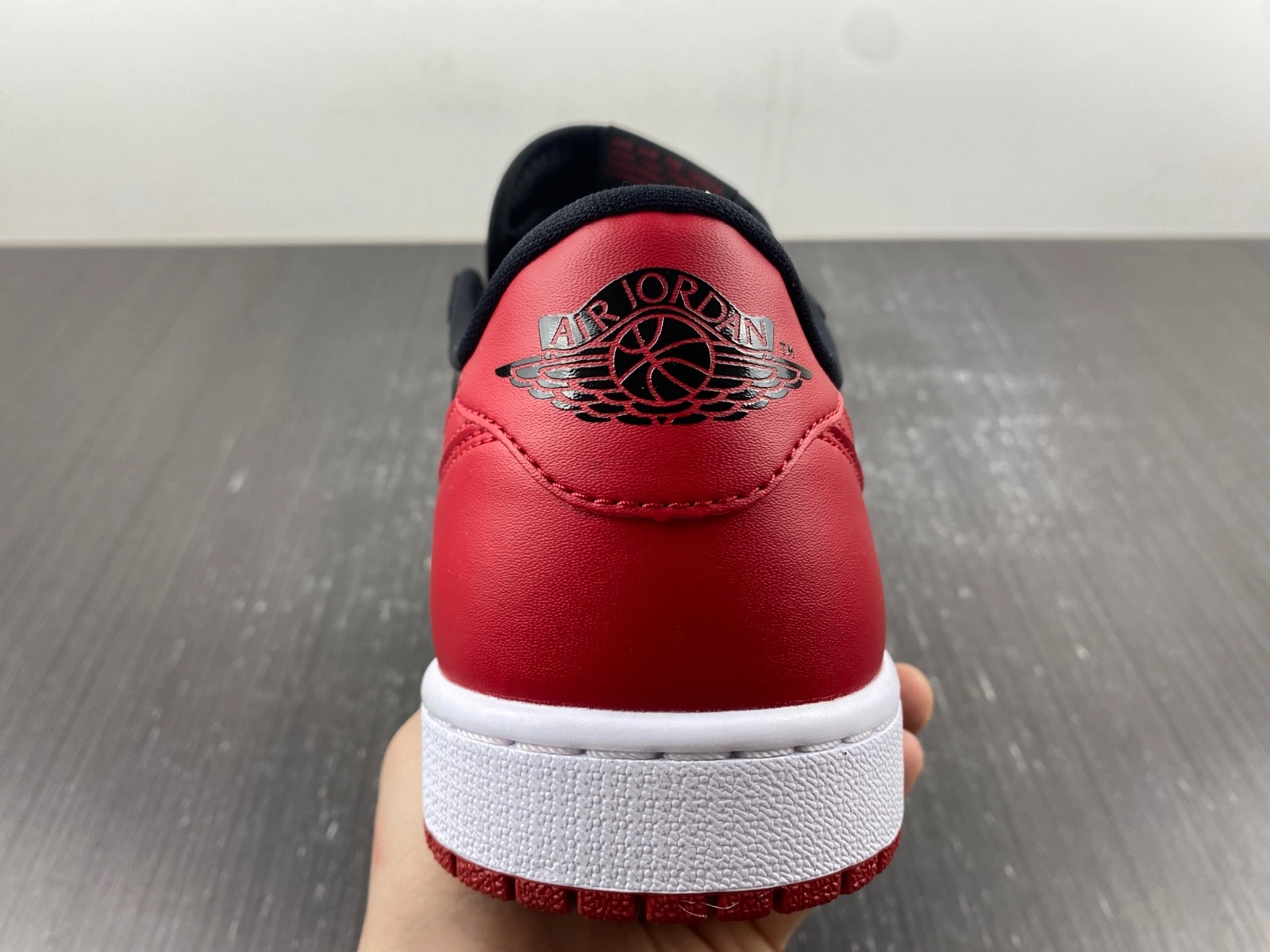 Air Jordan 1 Retro Low Bred 705329- Durable 1548