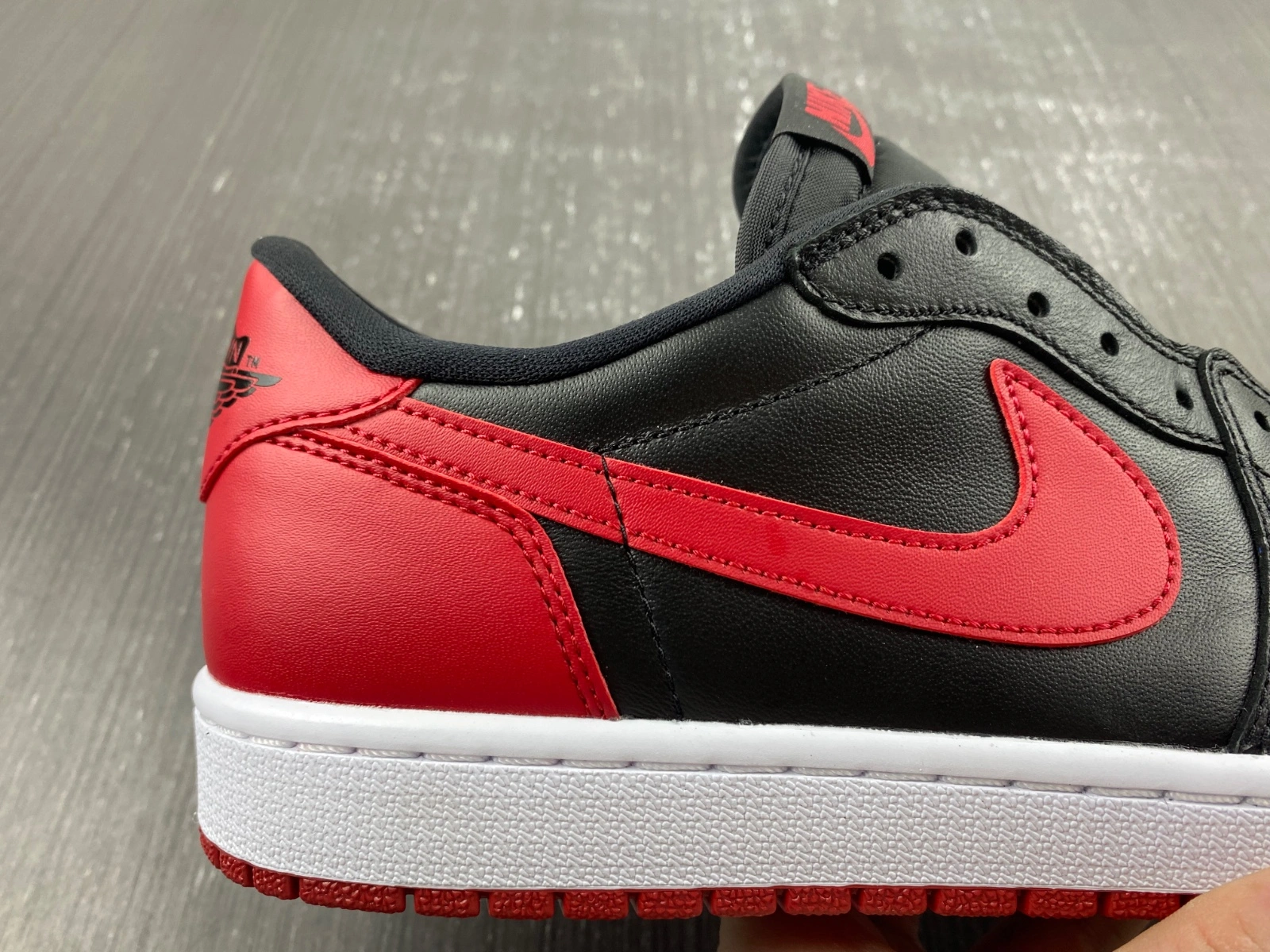 Air Jordan 1 Retro Low Bred 705329- Durable 1548