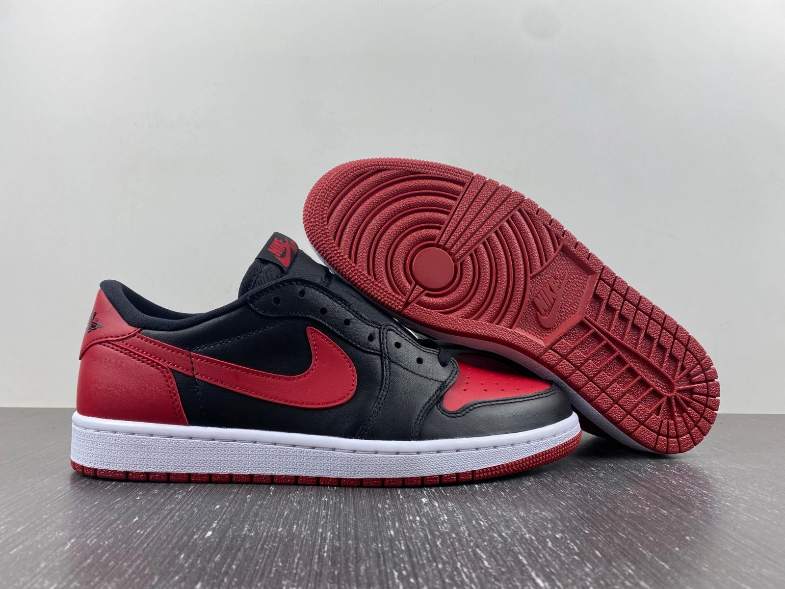 Air Jordan 1 Retro Low Bred 705329- Durable 1548
