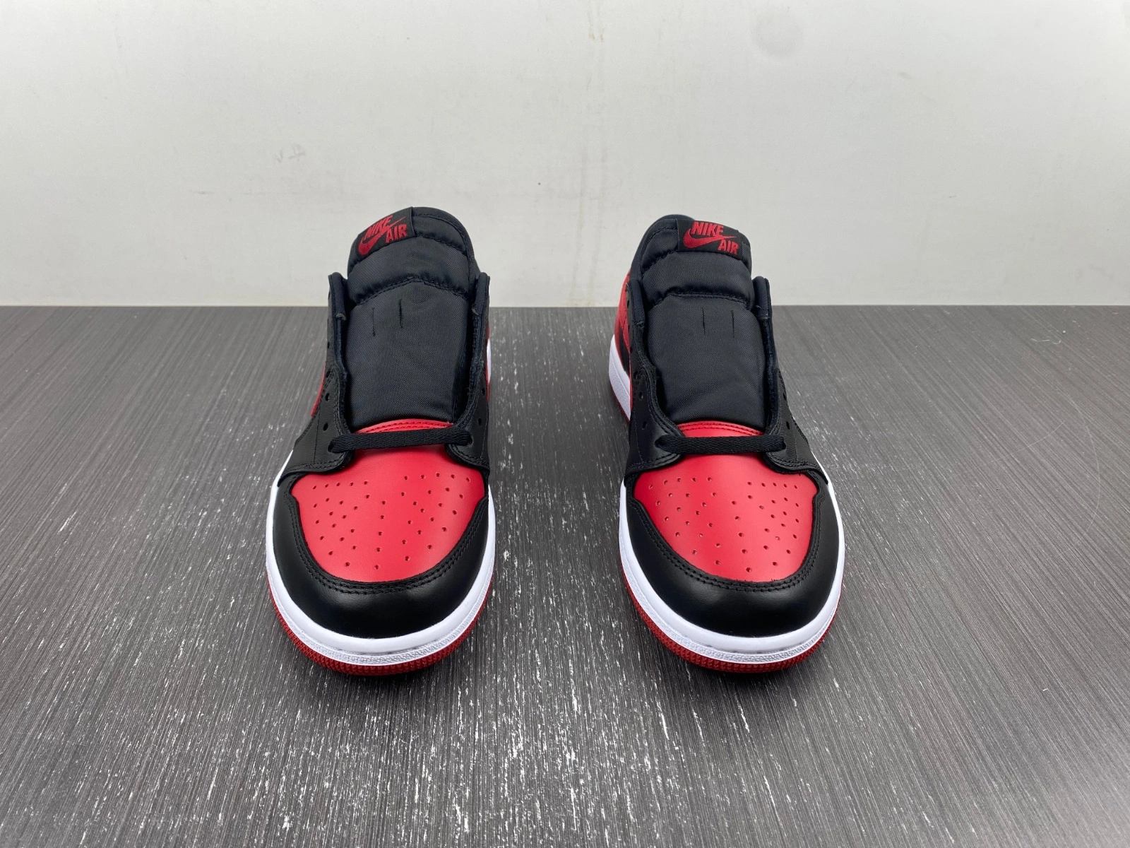 Air Jordan 1 Retro Low Bred 705329- Durable 1548