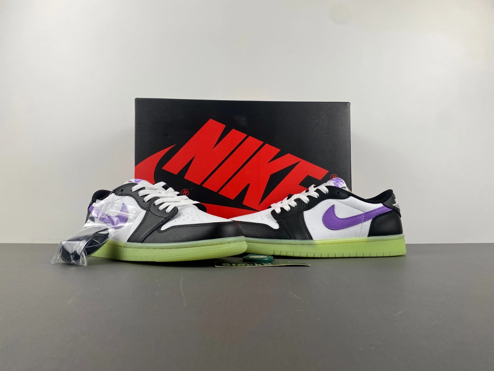 Air Jordan 1 Retro Low OG Black Raspberry HF0410- Trendsetting 1356