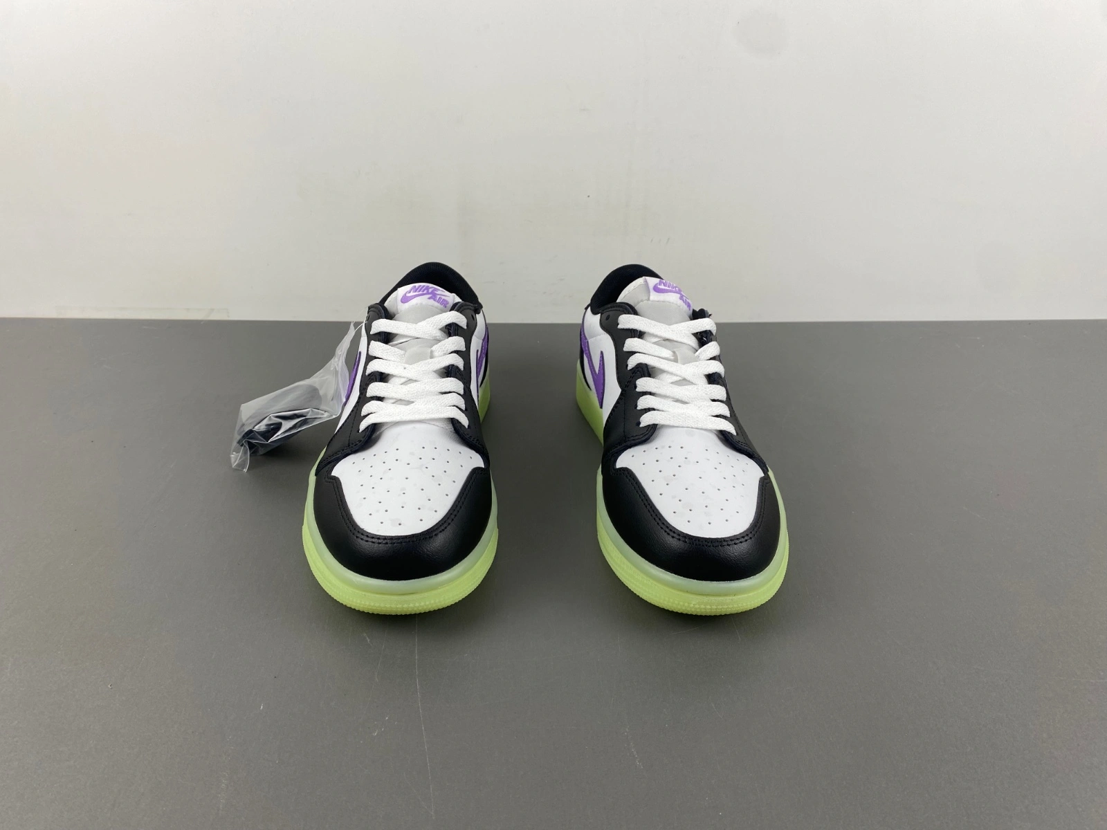 Air Jordan 1 Retro Low OG Black Raspberry HF0410- Trendsetting 1356