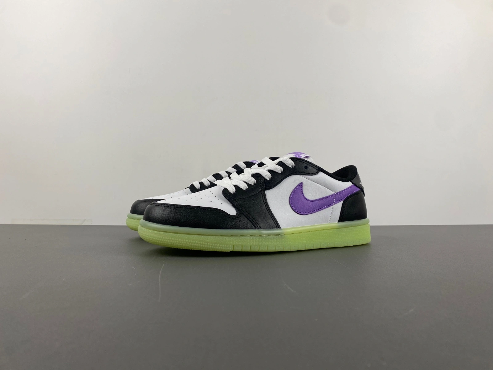 Air Jordan 1 Retro Low OG Black Raspberry HF0410- Trendsetting 1356