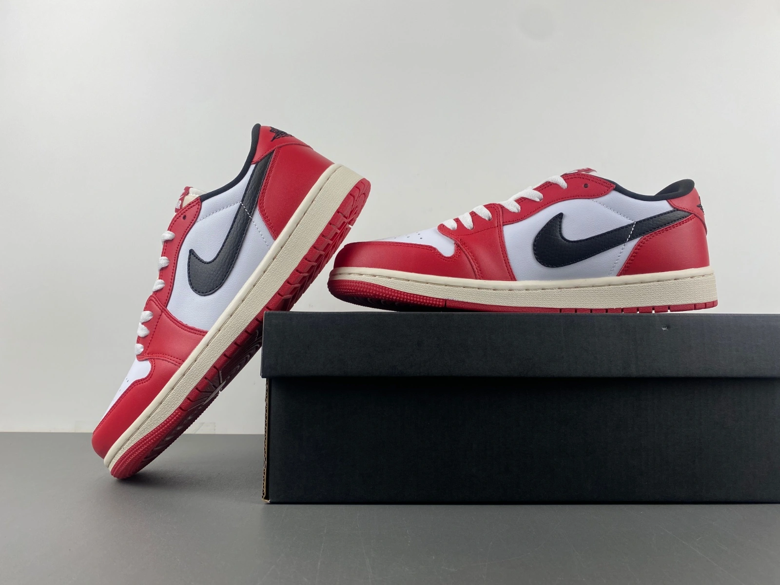 Air Jordan 1 Retro Low OG Chicago HQ6998- Timeless 1345