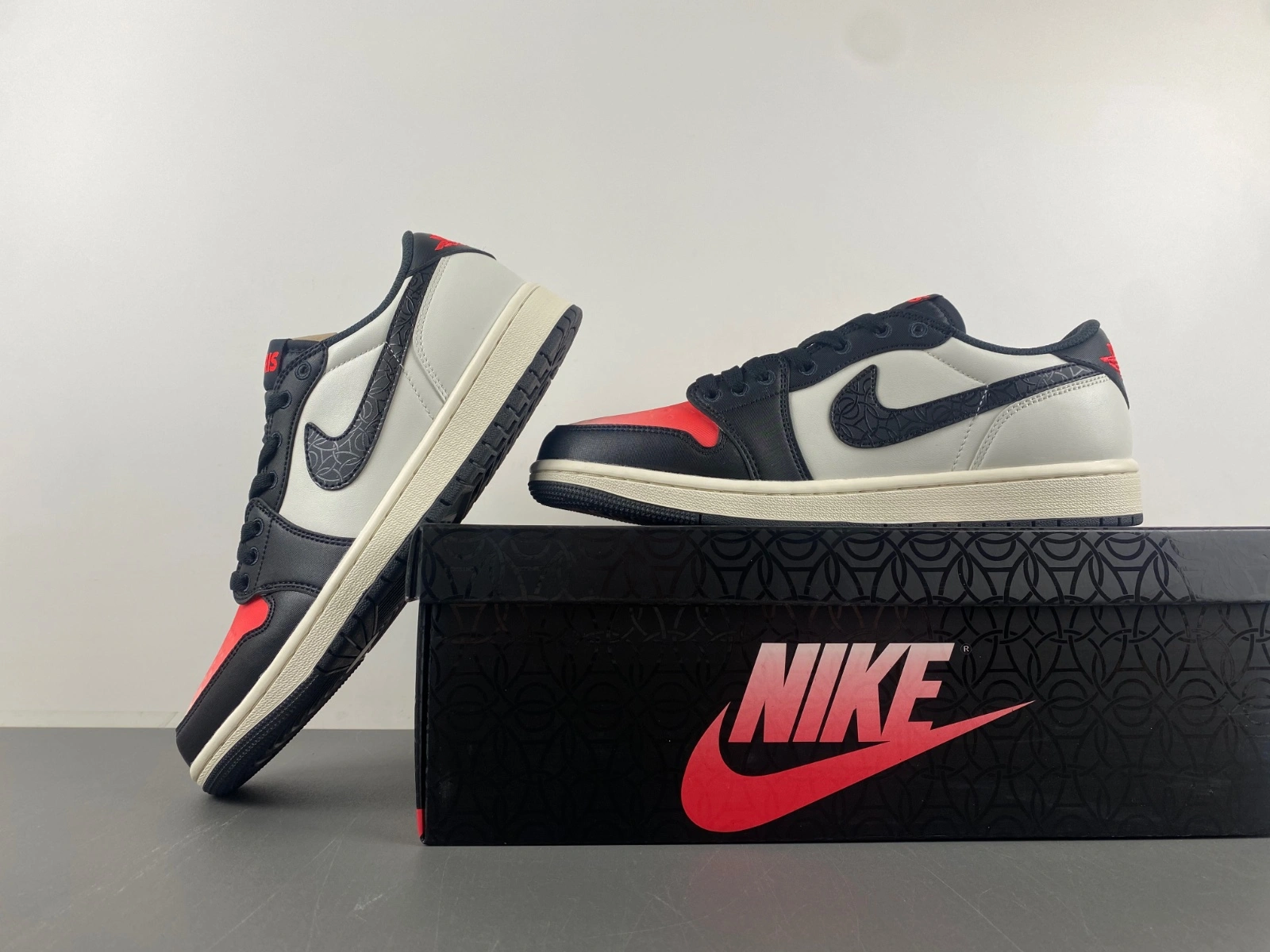 Air Jordan 1 Retro Low OG PSG Paris Saint-Germain HF8828- Bold 1350