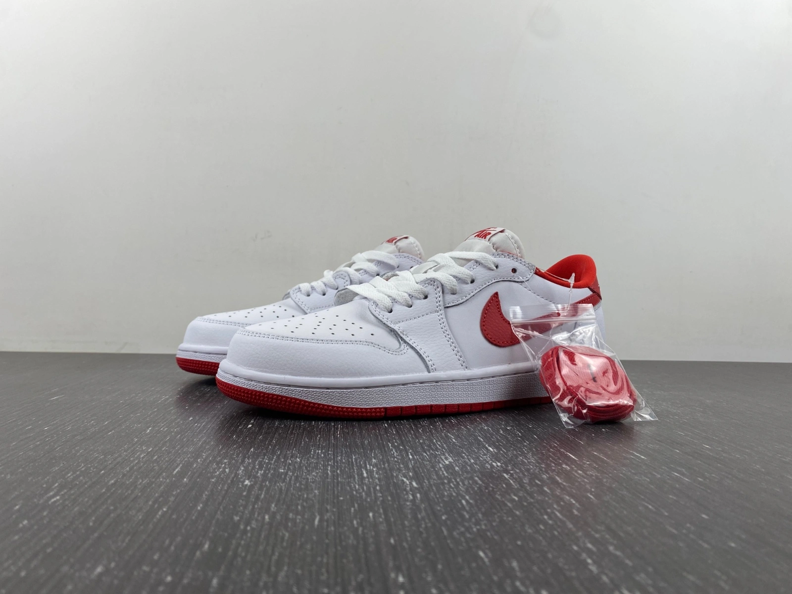Air Jordan 1 Retro Low OG University Red CZ0790- Trendsetting 1456