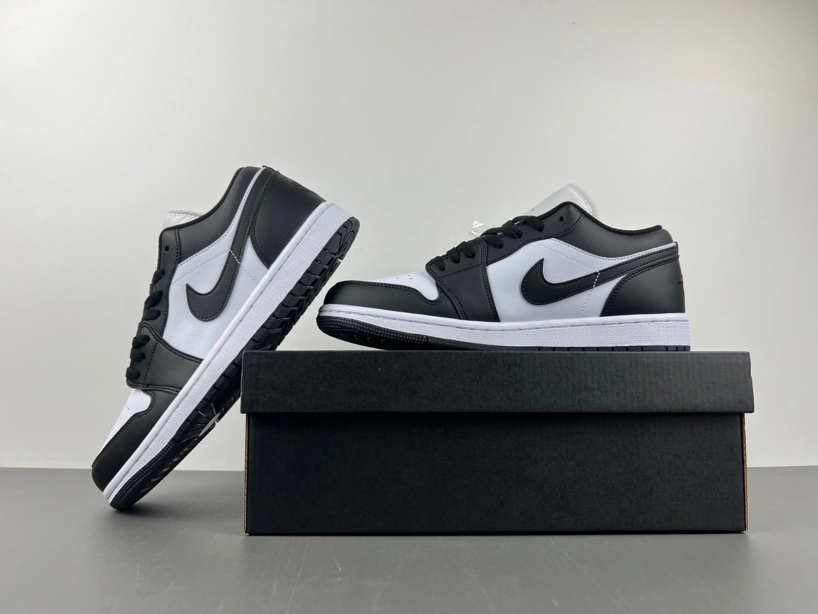 GoAnywhere Air Jordan 1 Retro Low Panda 5553558- 1343