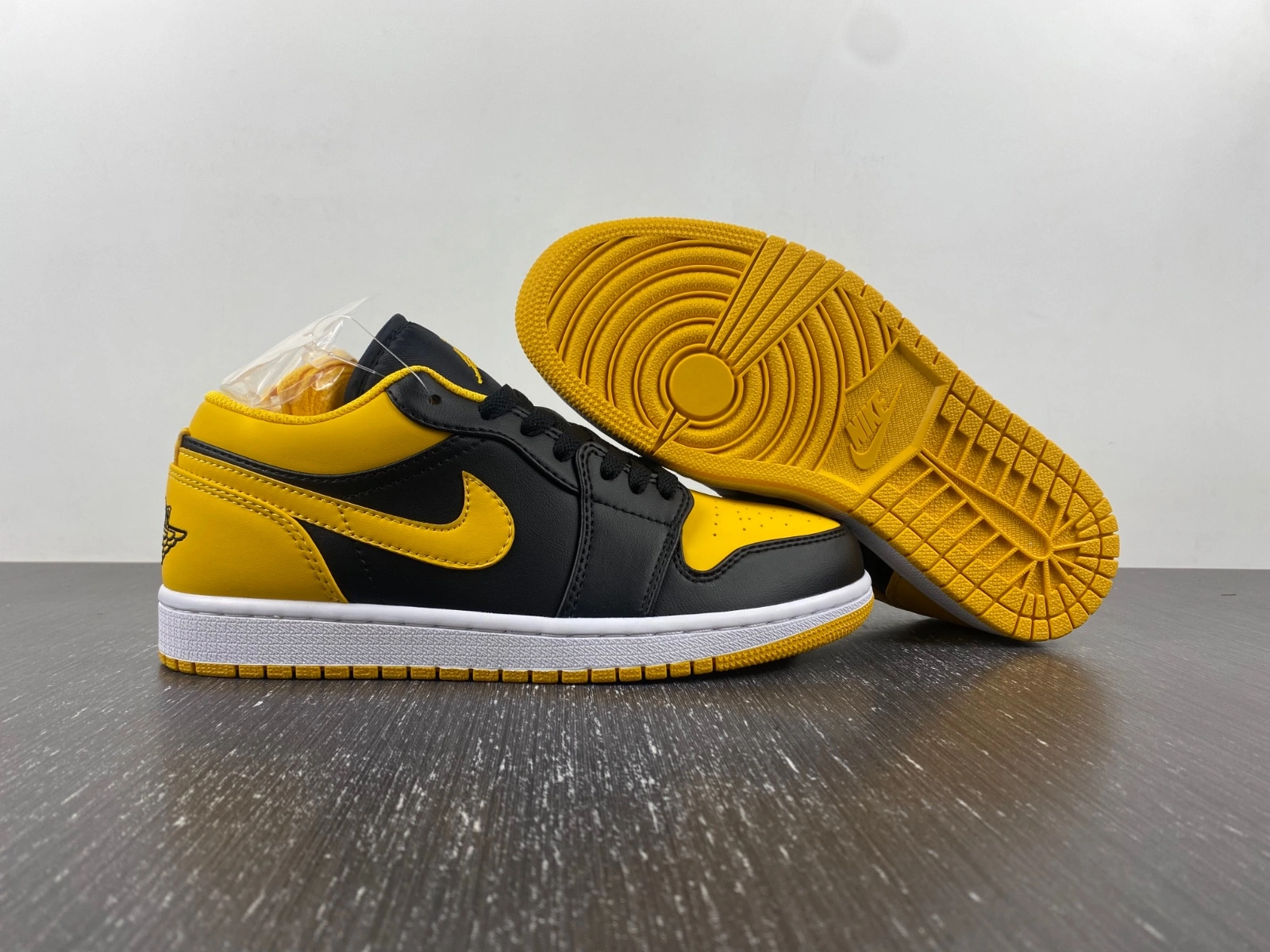 Unisex Air Jordan 1 Retro Low Yellow Toe 553558- 1499