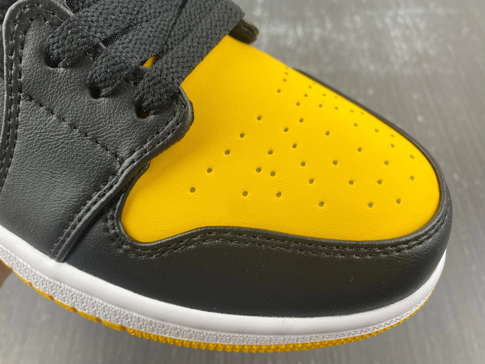 Unisex Air Jordan 1 Retro Low Yellow Toe 553558- 1499
