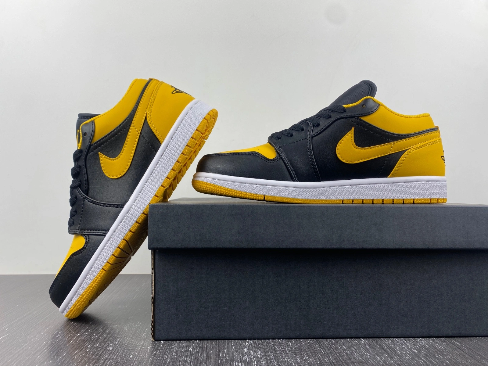 Unisex Air Jordan 1 Retro Low Yellow Toe 553558- 1499