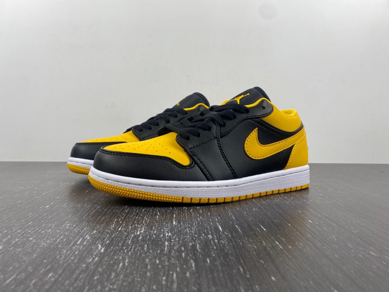 Unisex Air Jordan 1 Retro Low Yellow Toe 553558- 1499