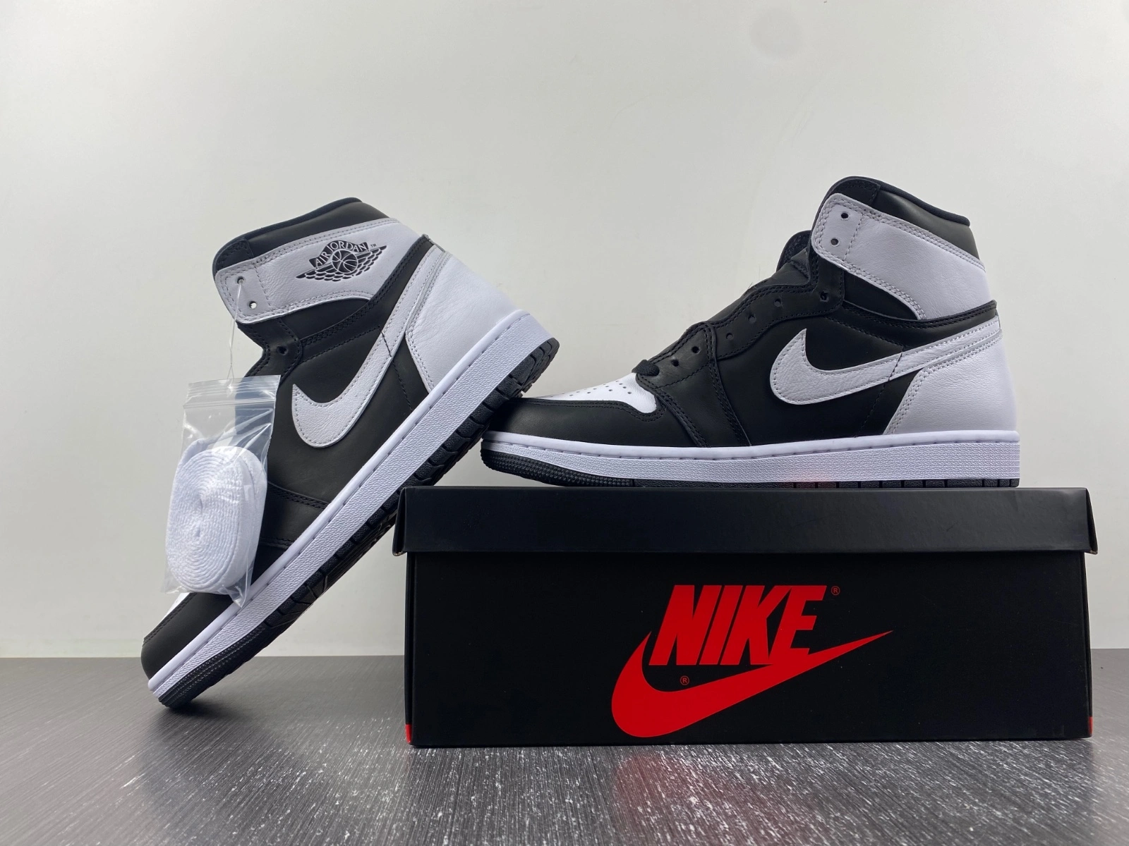 Vibrant Air Jordan 1 Retro Reverse Panda DZ5485- 1438