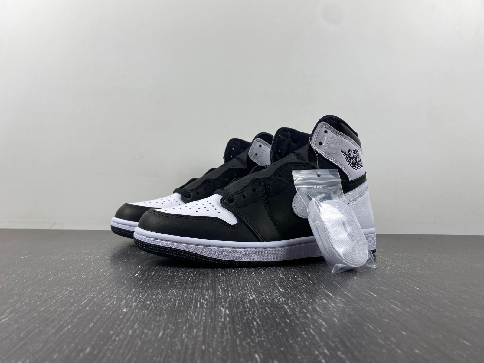 Vibrant Air Jordan 1 Retro Reverse Panda DZ5485- 1438