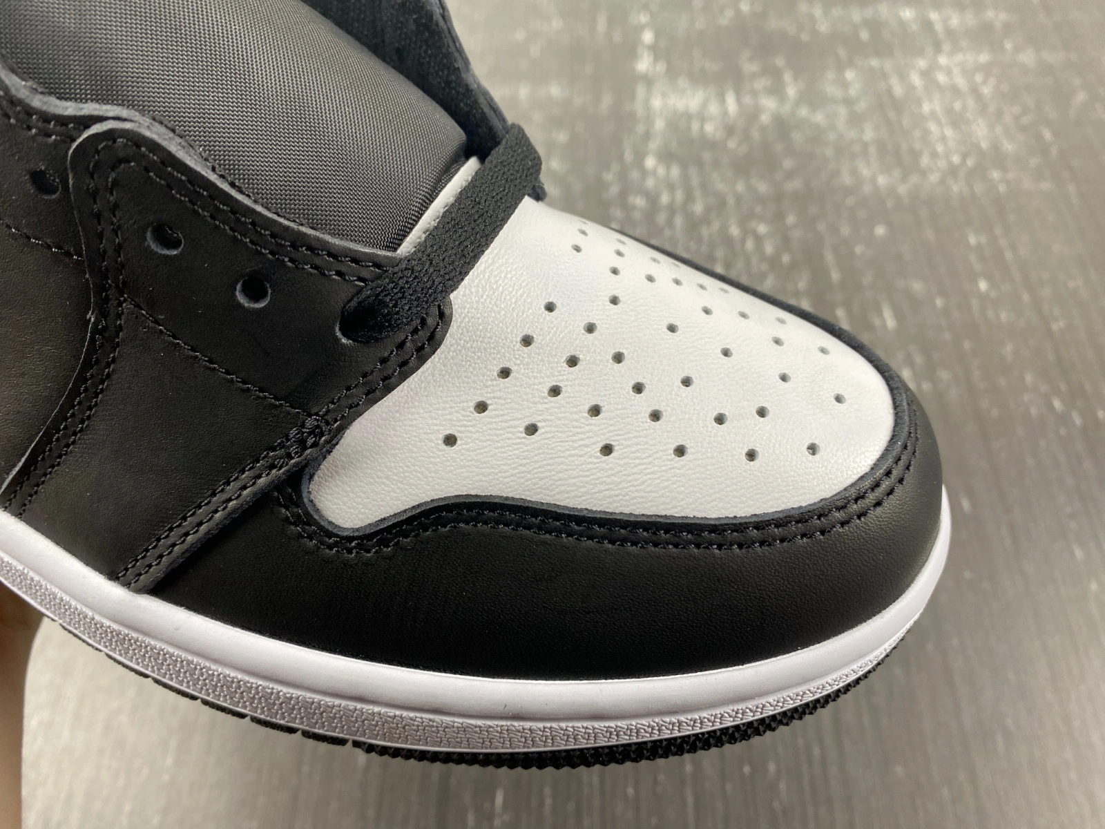 Vibrant Air Jordan 1 Retro Reverse Panda DZ5485- 1438