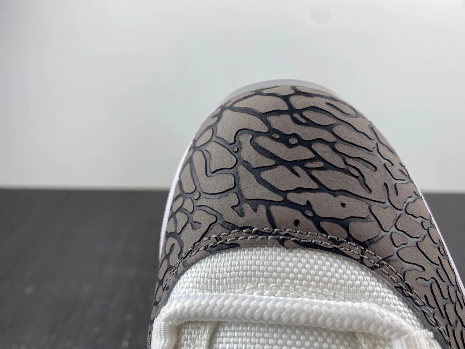 Air Jordan 11 Low Grey Crack AV2187- TravelReady 2191
