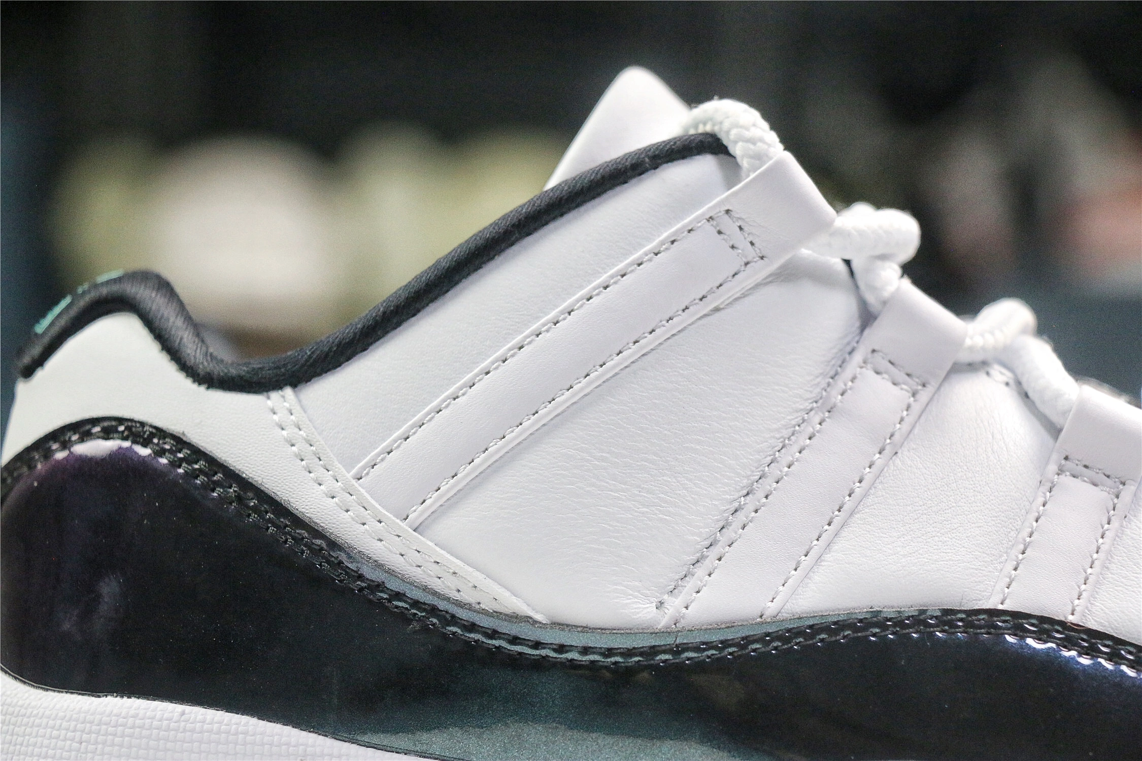 MultiPurpose Air Jordan 11 Retro Low Iridescent 528895- 2206