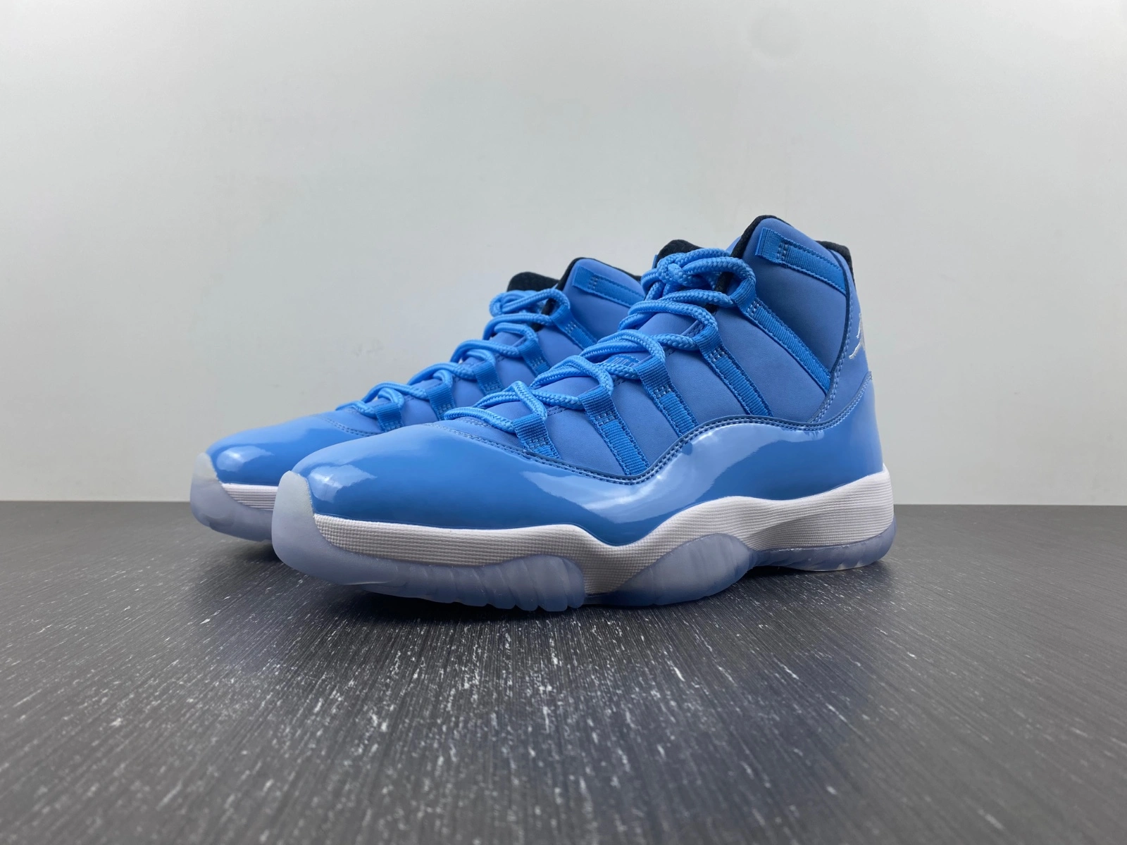 StreetReady Air Jordan 11 Ultimate Gift of Flight 717602- 2187