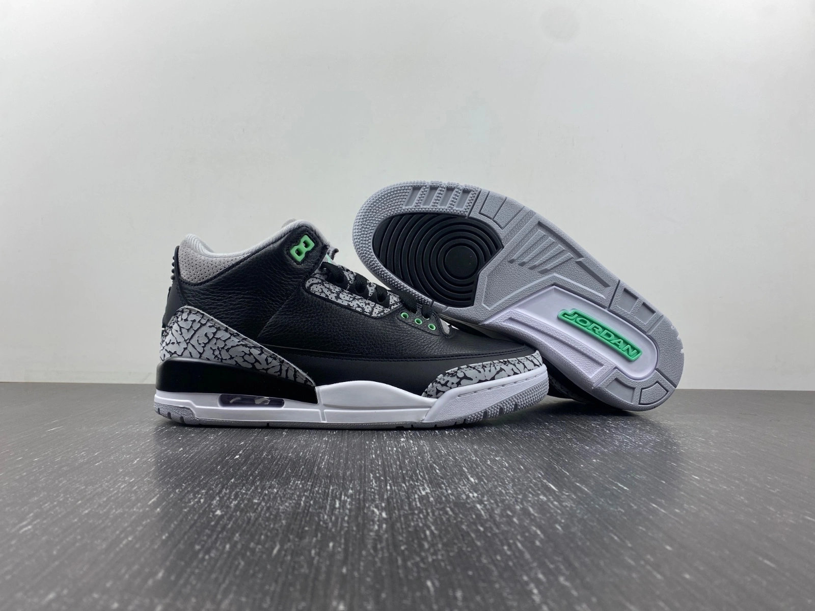 Colorful Air Jordan 3 Retro Green Glow CT8532- 1822