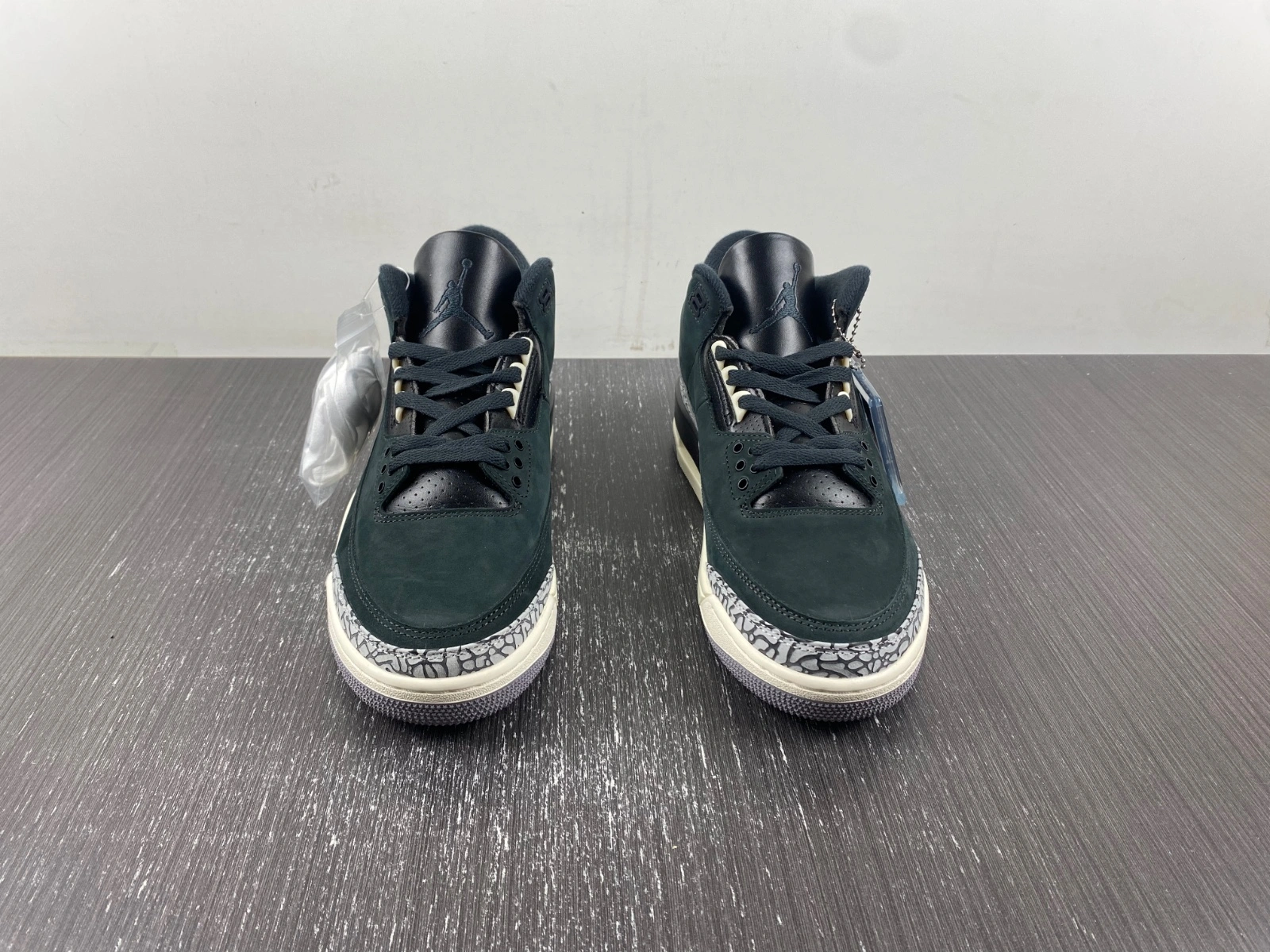 Supportive Air Jordan 3 Retro Off Noir CK9246- 1831
