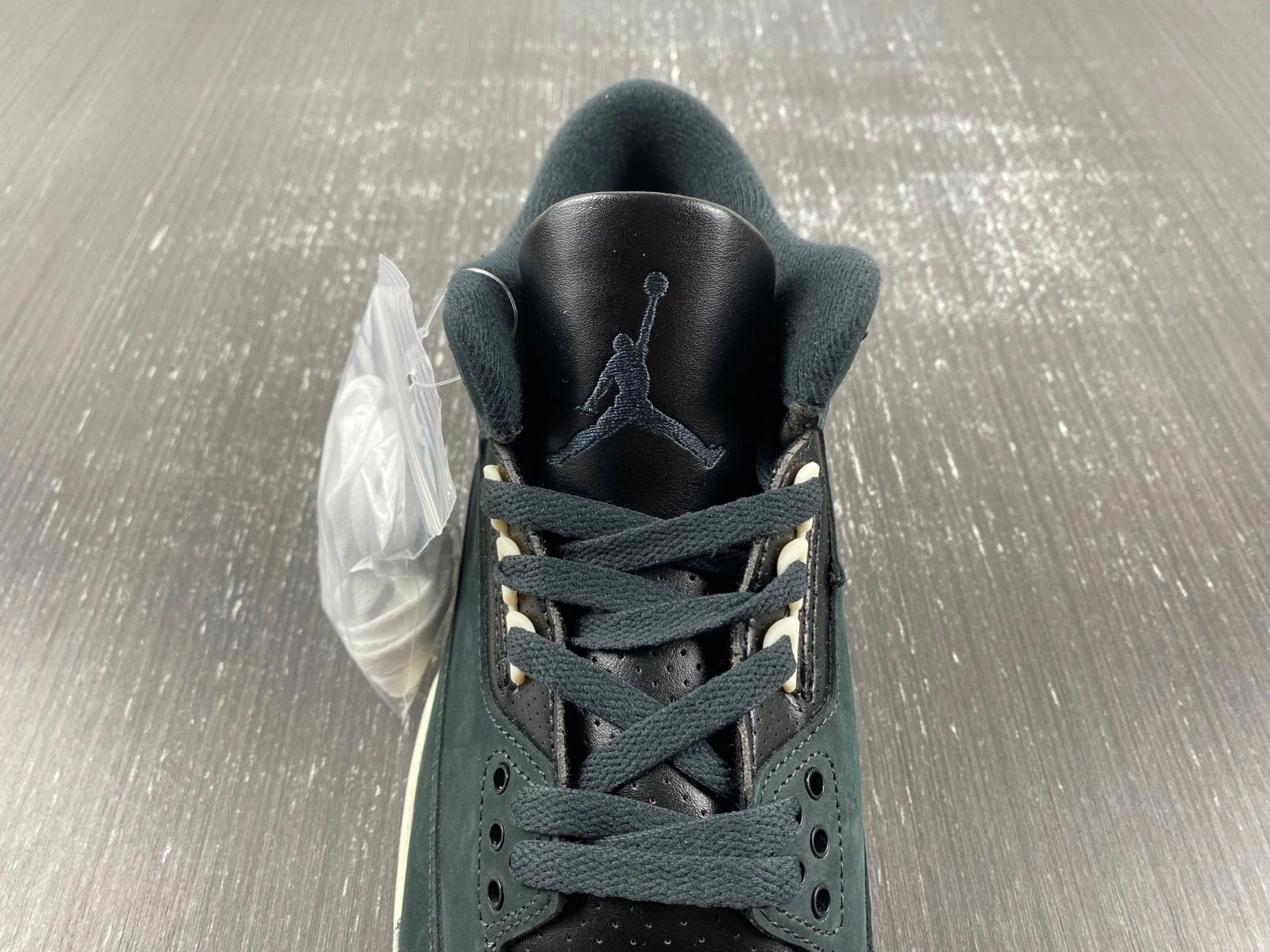 Supportive Air Jordan 3 Retro Off Noir CK9246- 1831