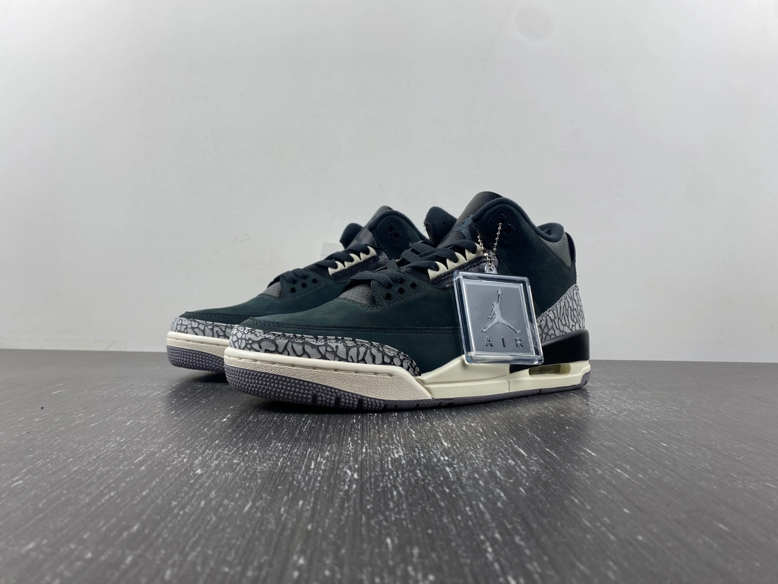 Supportive Air Jordan 3 Retro Off Noir CK9246- 1831