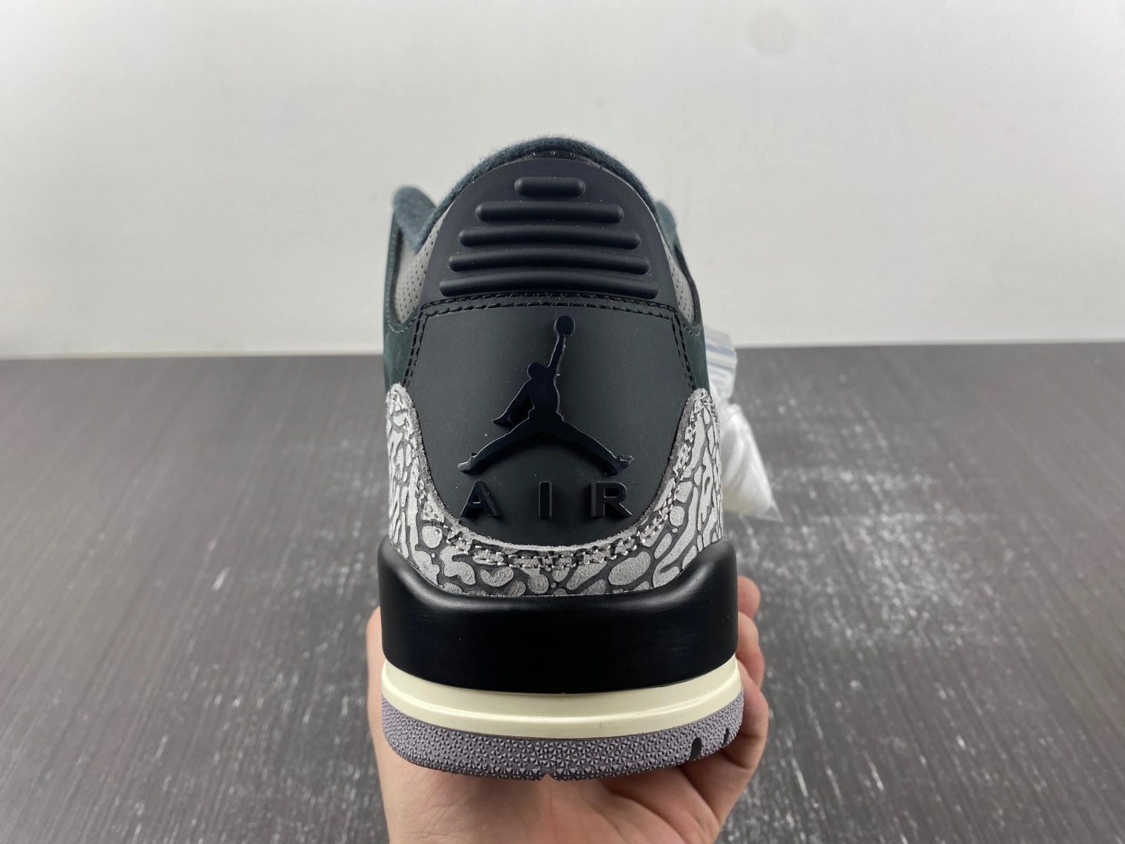 Supportive Air Jordan 3 Retro Off Noir CK9246- 1831