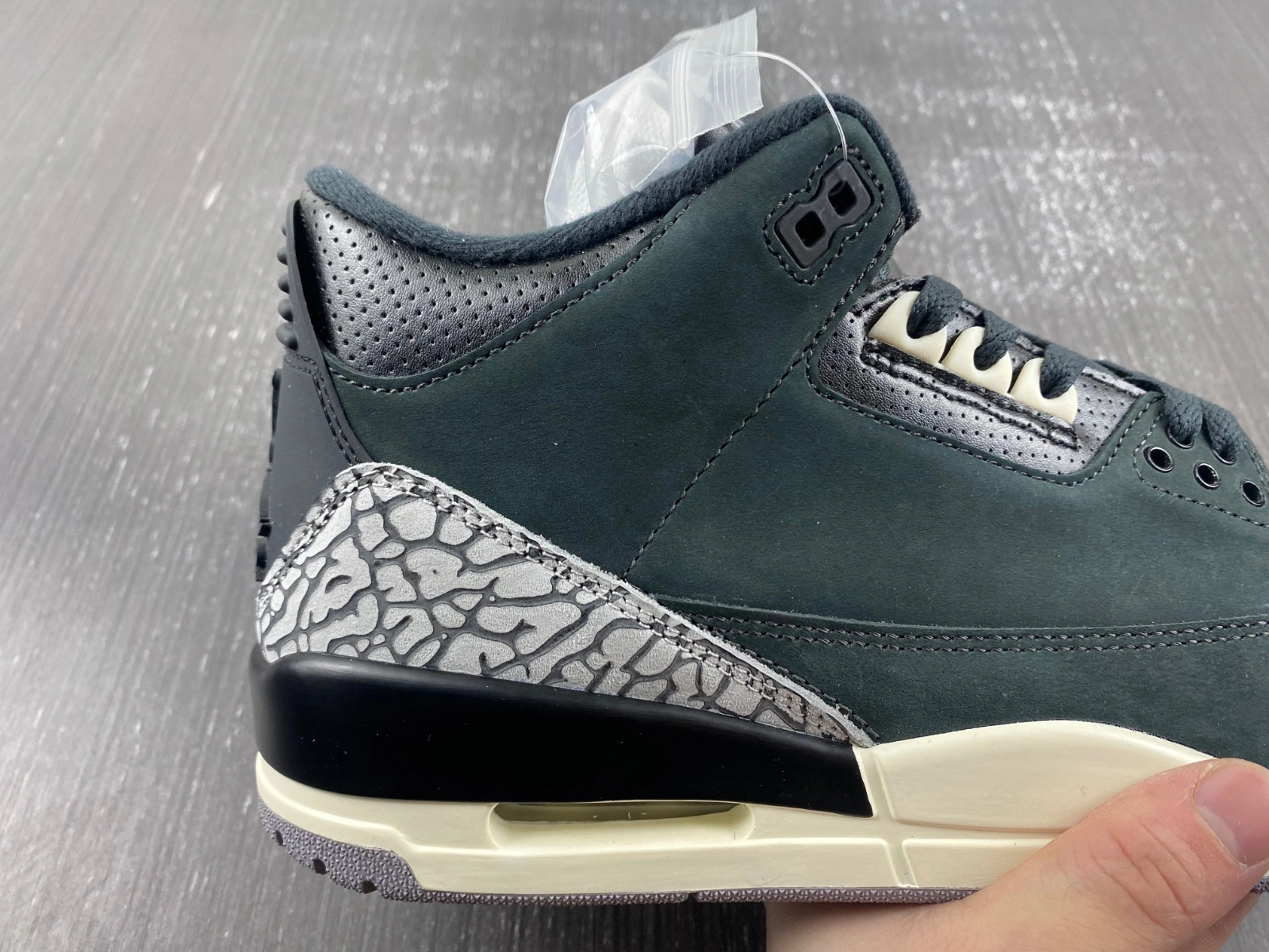 Supportive Air Jordan 3 Retro Off Noir CK9246- 1831