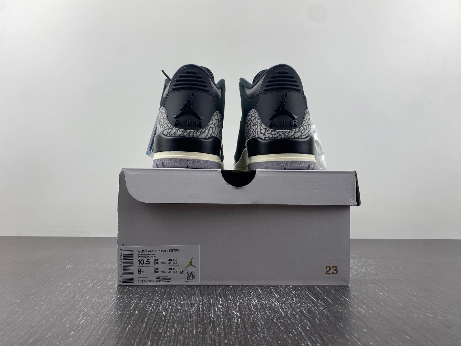 Supportive Air Jordan 3 Retro Off Noir CK9246- 1831