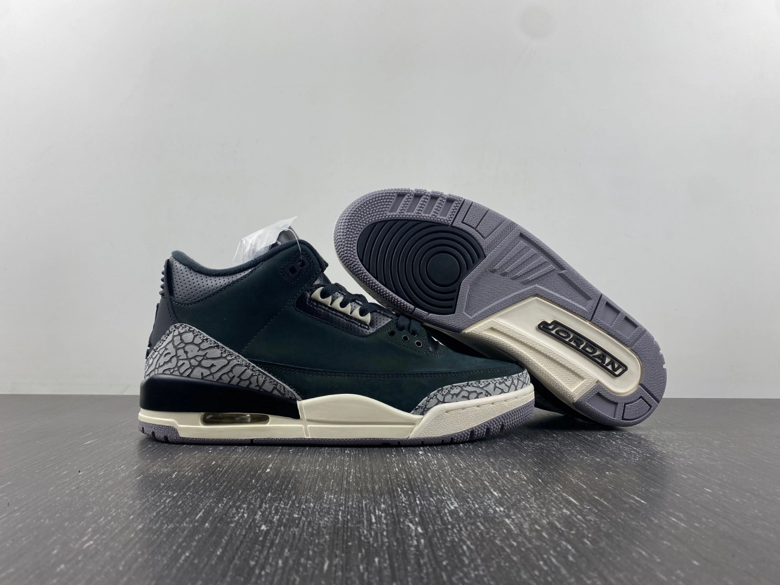 Supportive Air Jordan 3 Retro Off Noir CK9246- 1831