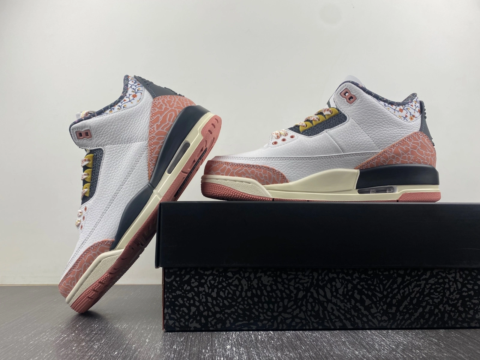 Air Jordan 3 Retro Vintage Floral 441140- Tailored 1821