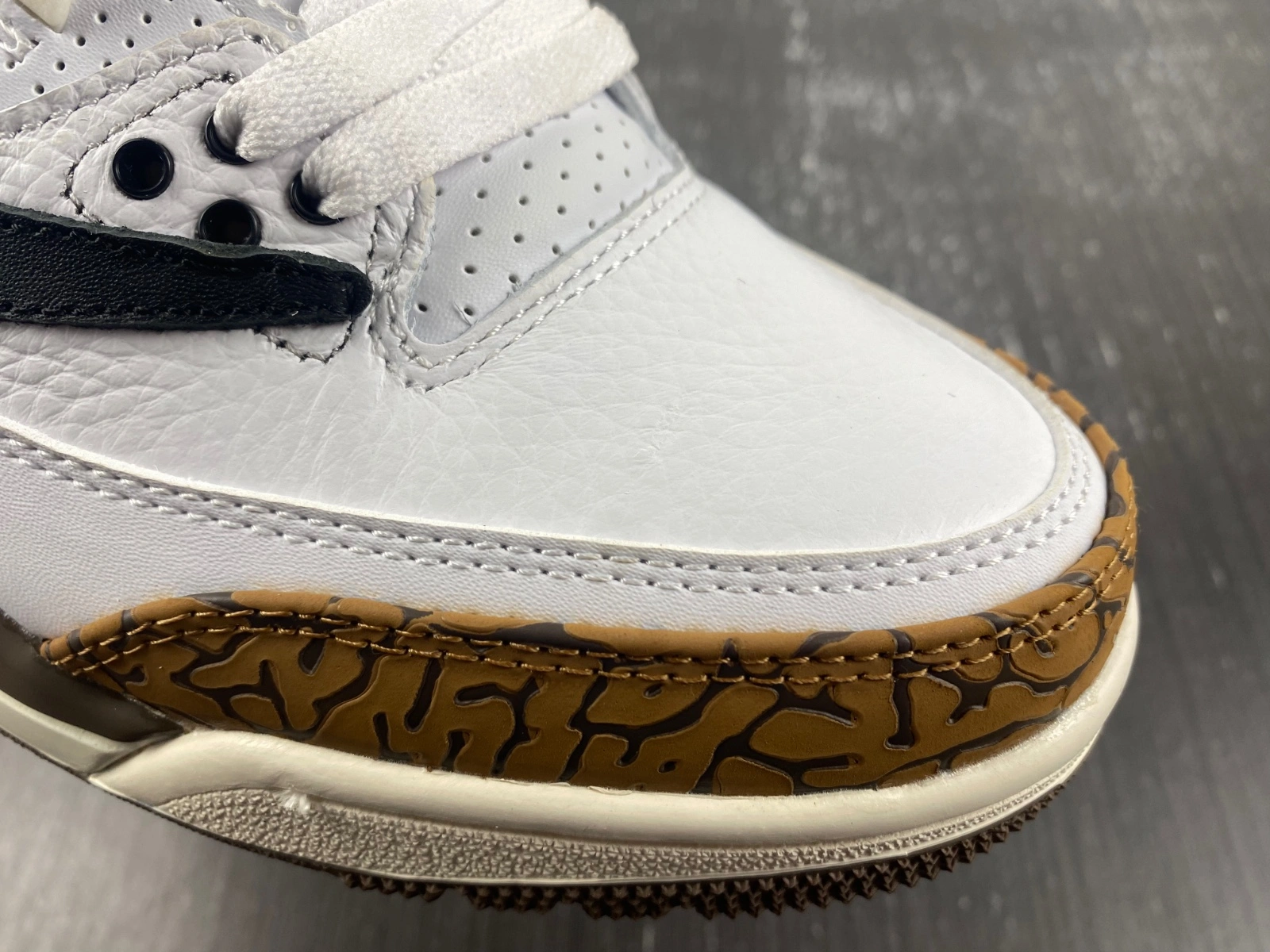 Sleek Air Jordan 3 Travis Scott Palomino CT8532- 1836