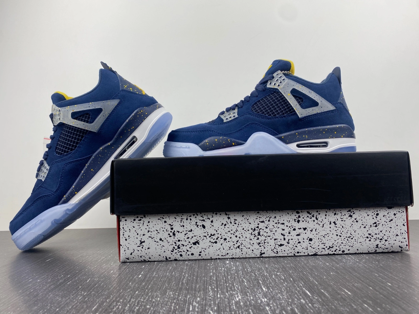 Air Jordan 4 Retro Michigan (PE) AJ4- EyeCatching 1976