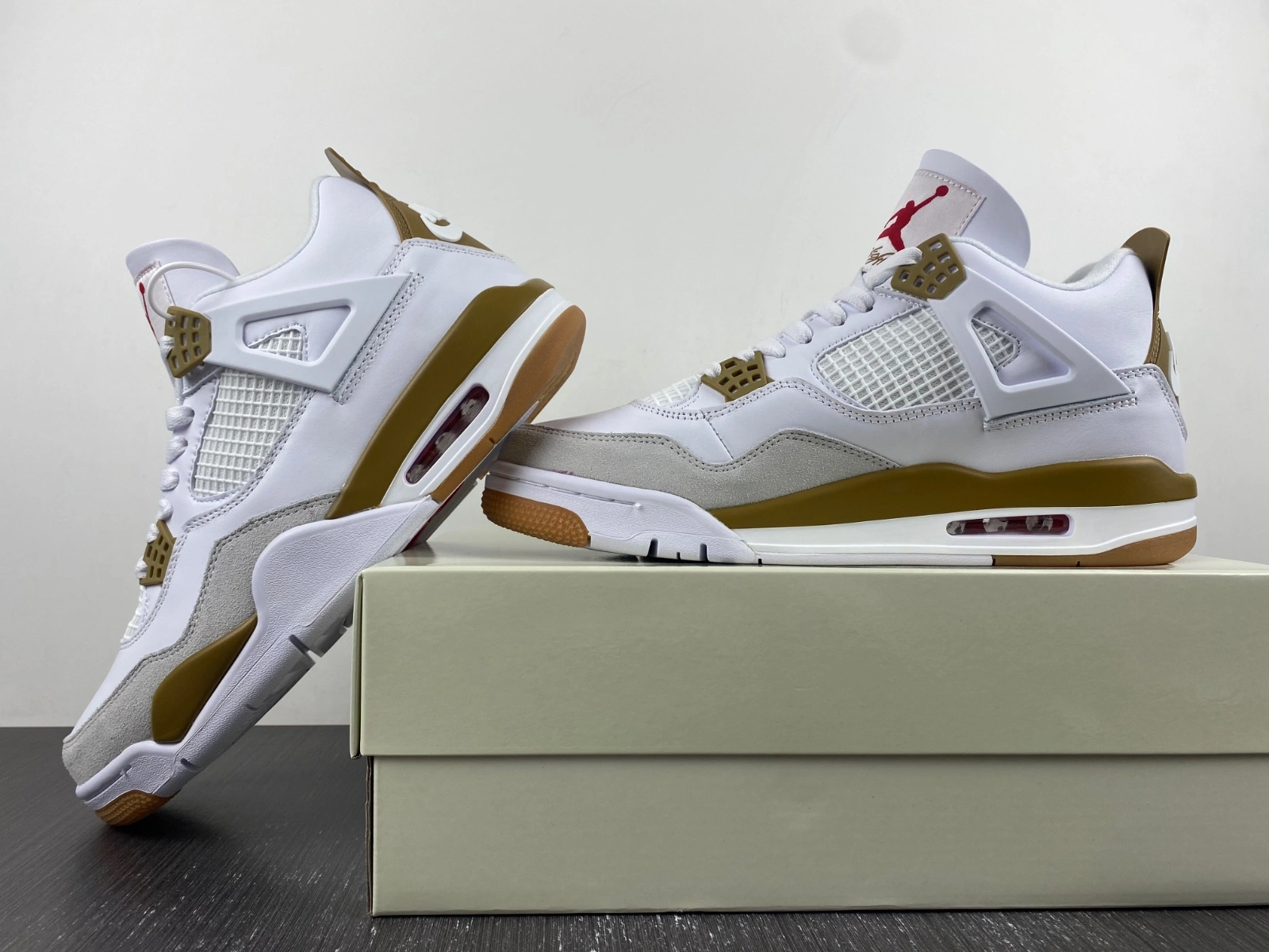 Breathable Air Jordan 4 Retro SB Pine Glod DR5415- 1961