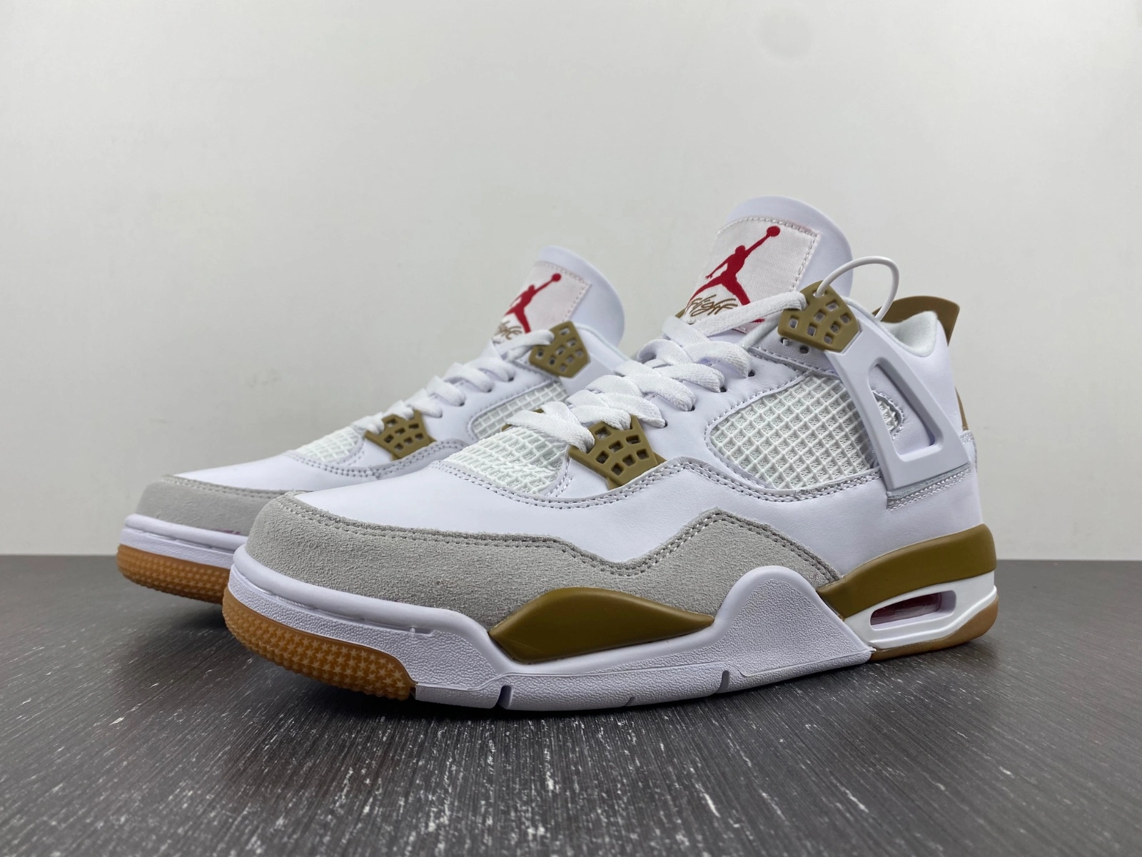 Breathable Air Jordan 4 Retro SB Pine Glod DR5415- 1961