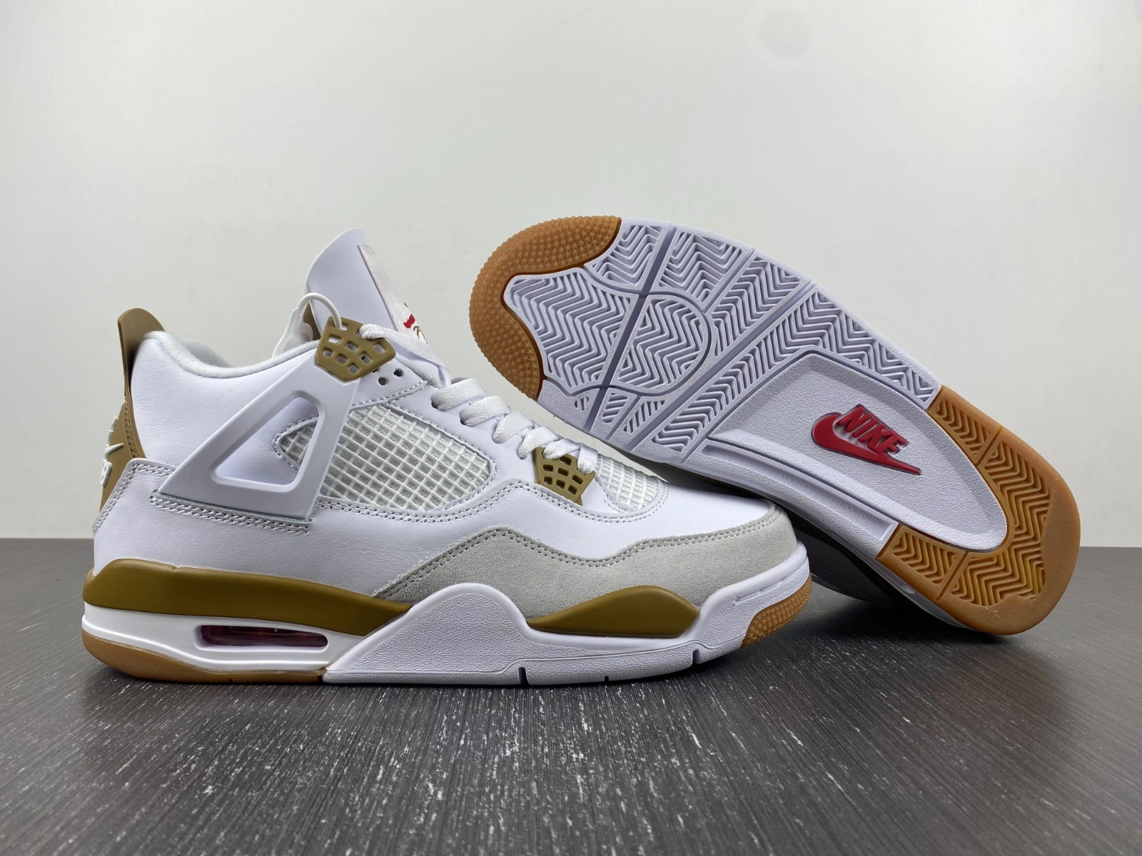 Breathable Air Jordan 4 Retro SB Pine Glod DR5415- 1961